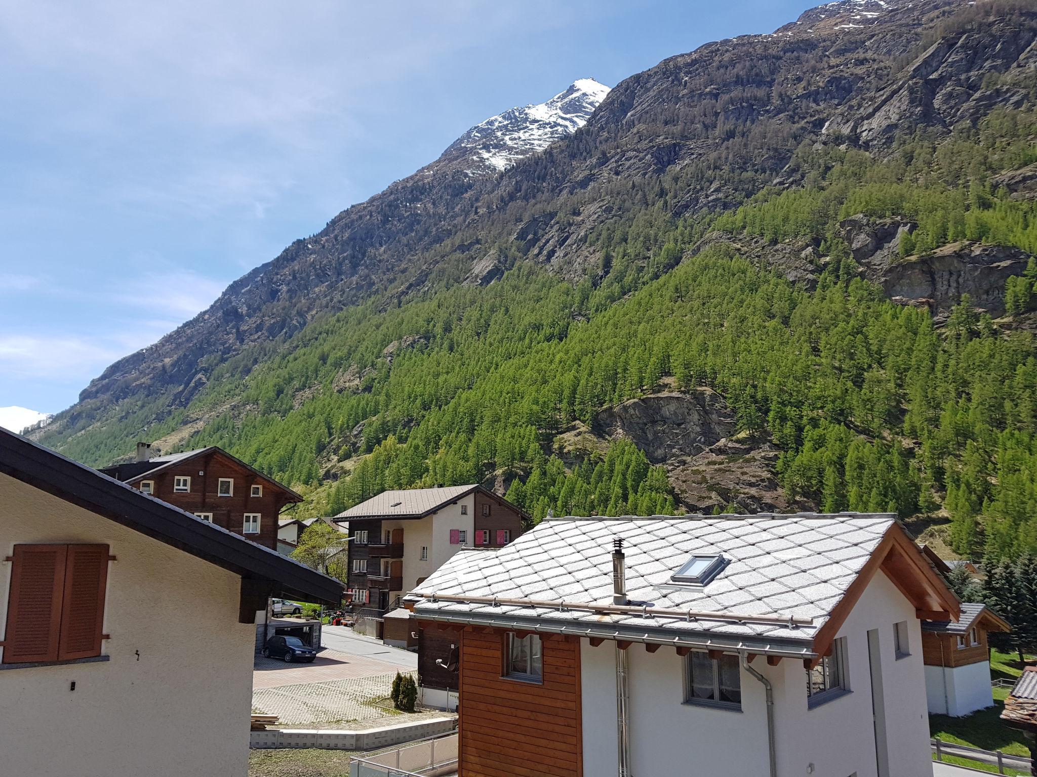 Foto 9 - Apartamento en Täsch con vistas a la montaña