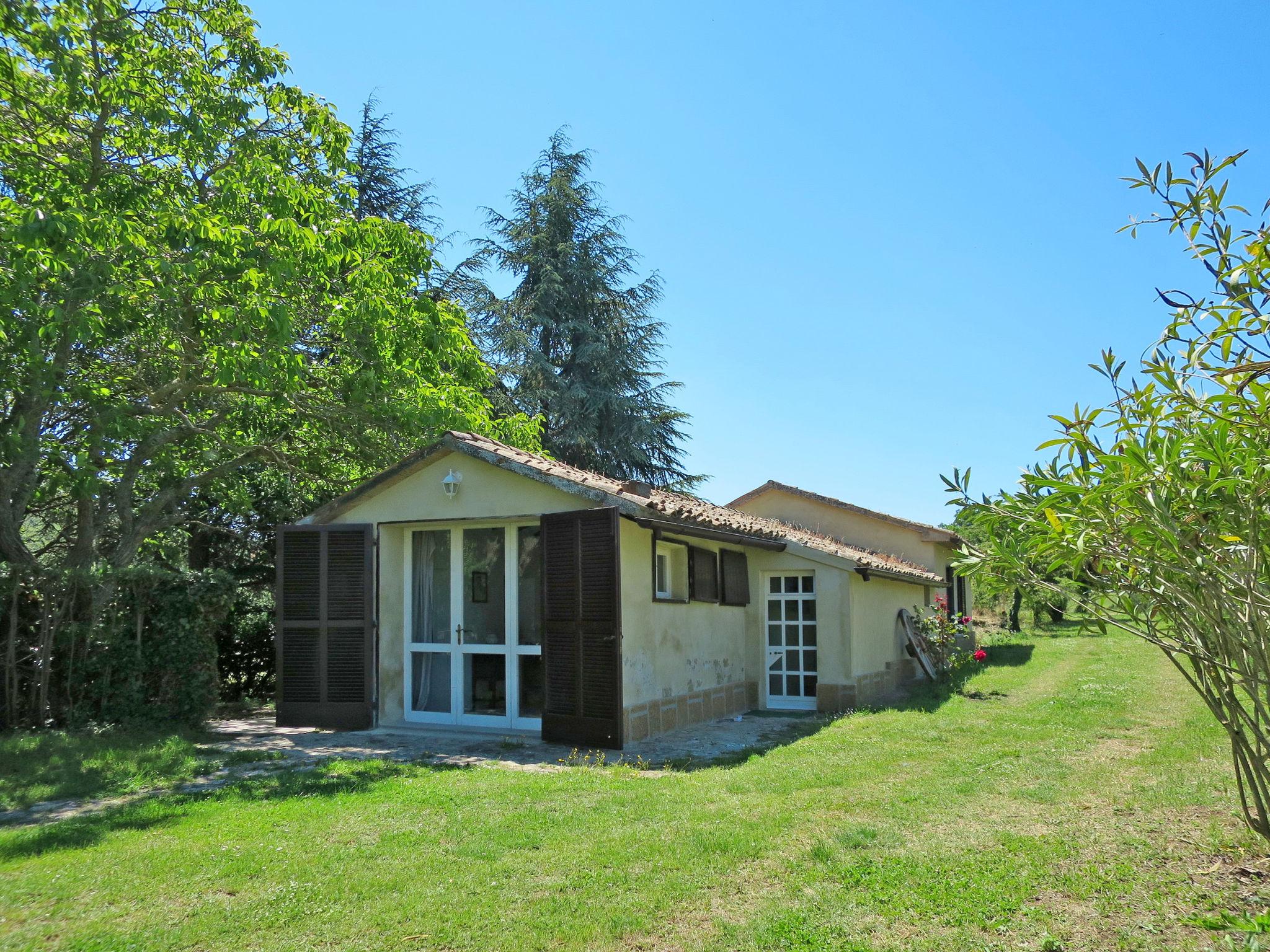 Foto 1 - Casa de 3 habitaciones en Bolsena con piscina y jardín