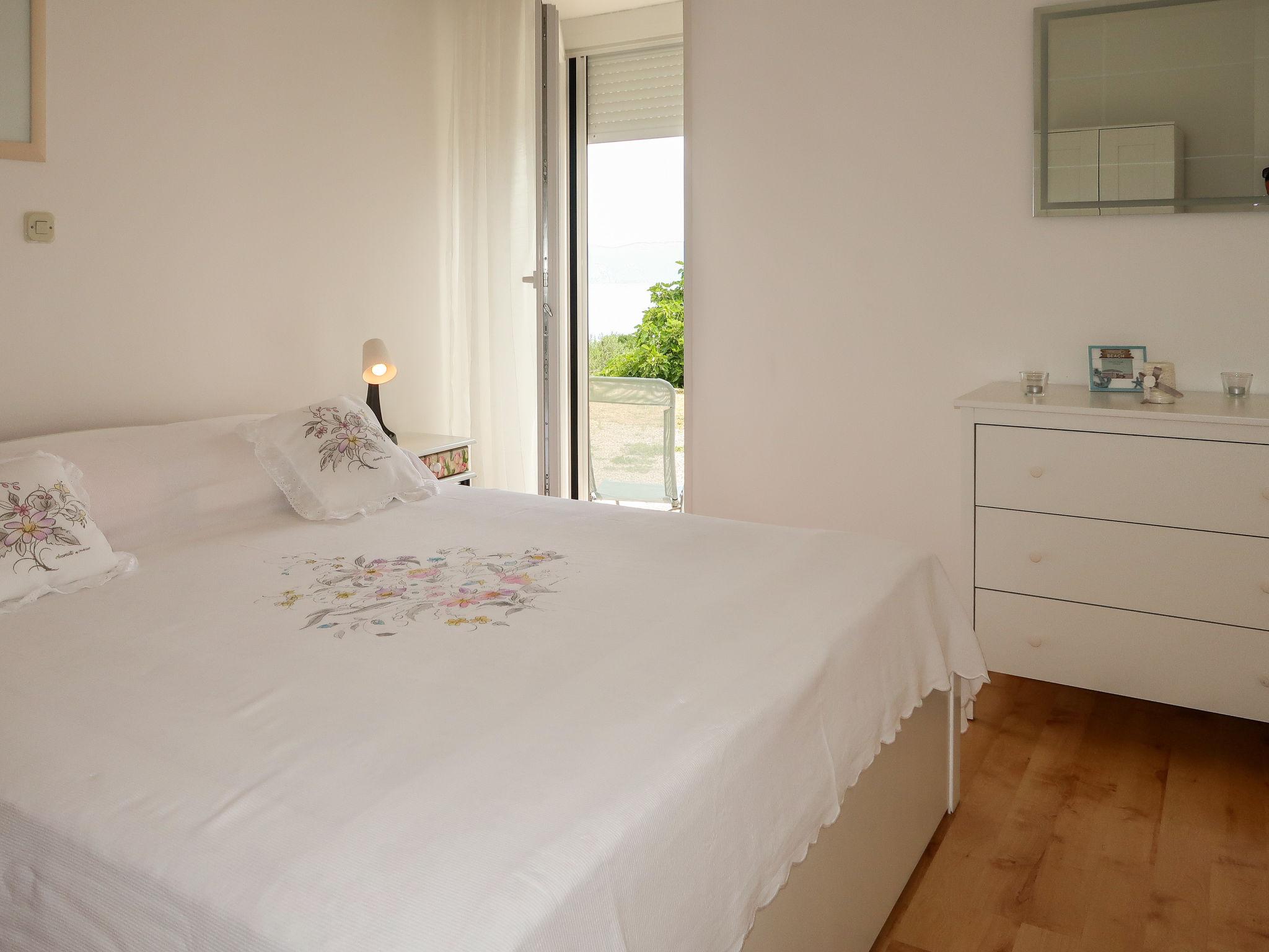 Foto 16 - Apartamento de 2 quartos em Raša com terraço e vistas do mar