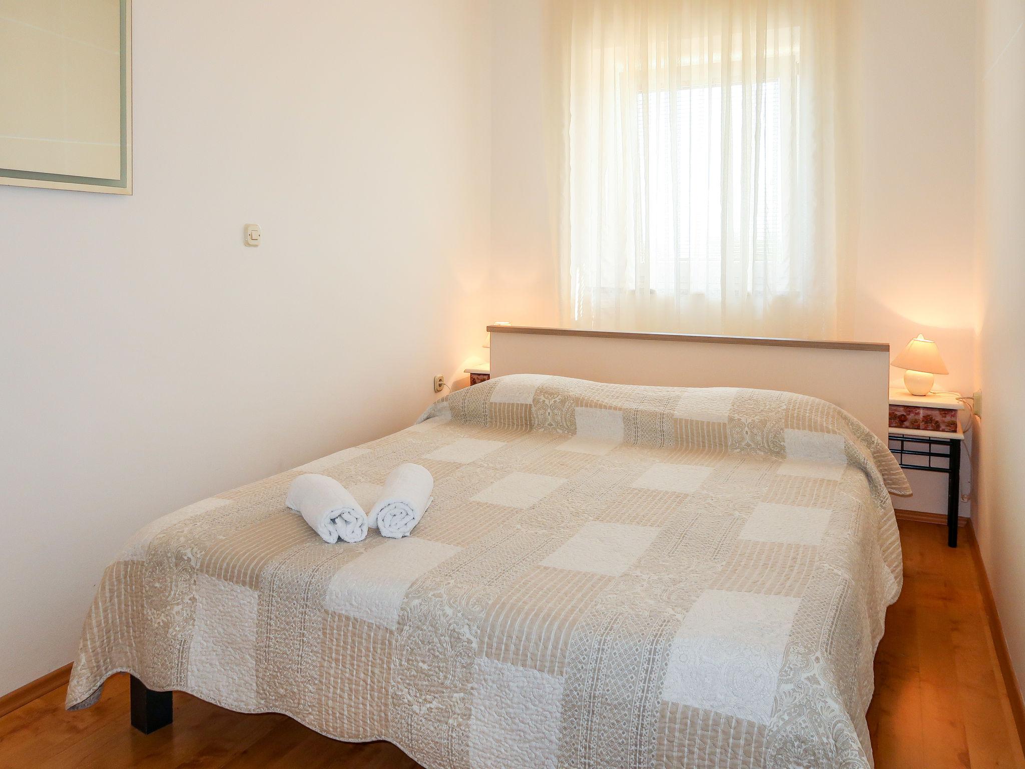 Foto 17 - Appartamento con 2 camere da letto a Raša con terrazza e vista mare