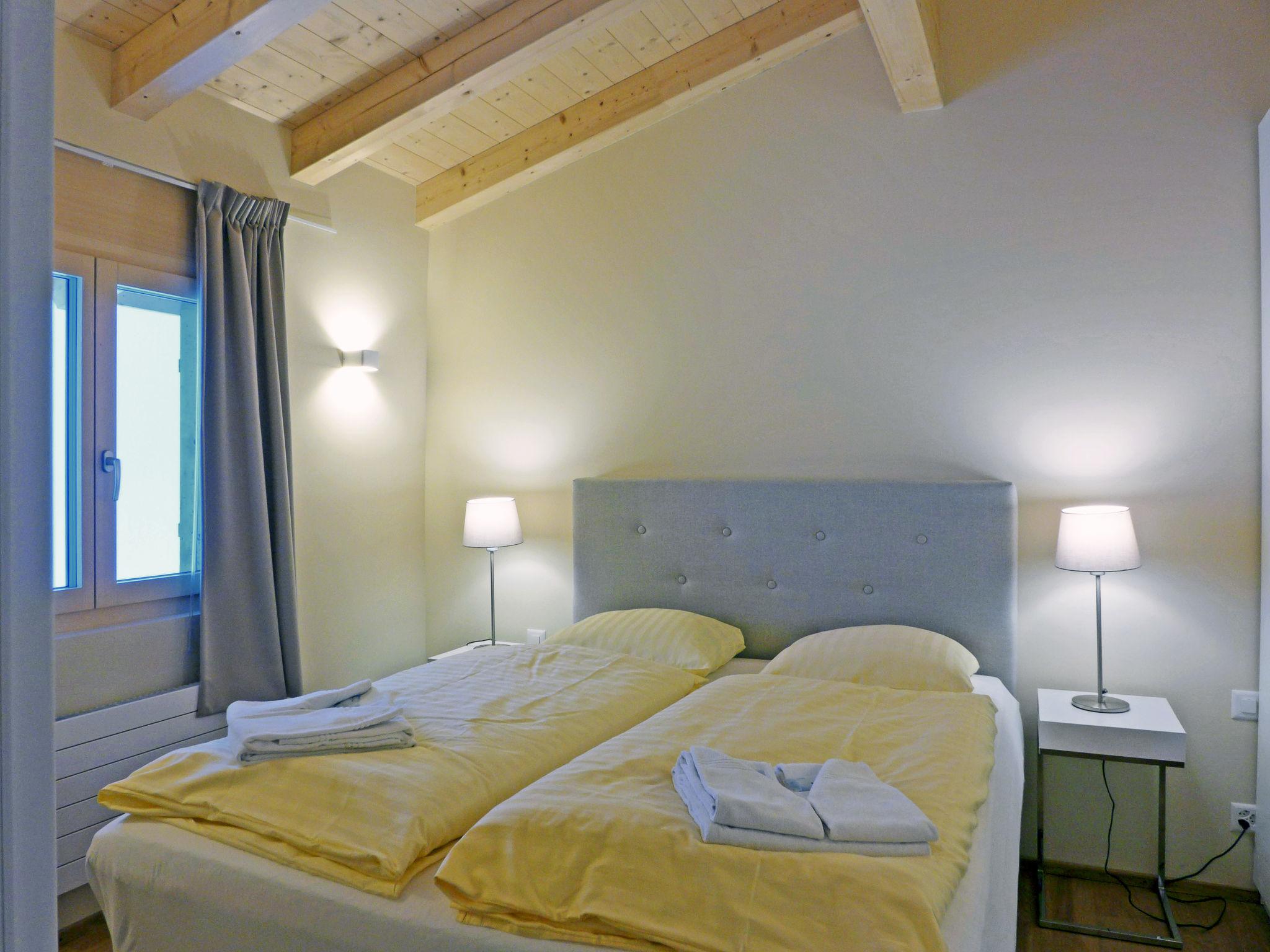 Foto 4 - Appartamento con 4 camere da letto a Lauterbrunnen con vista sulle montagne