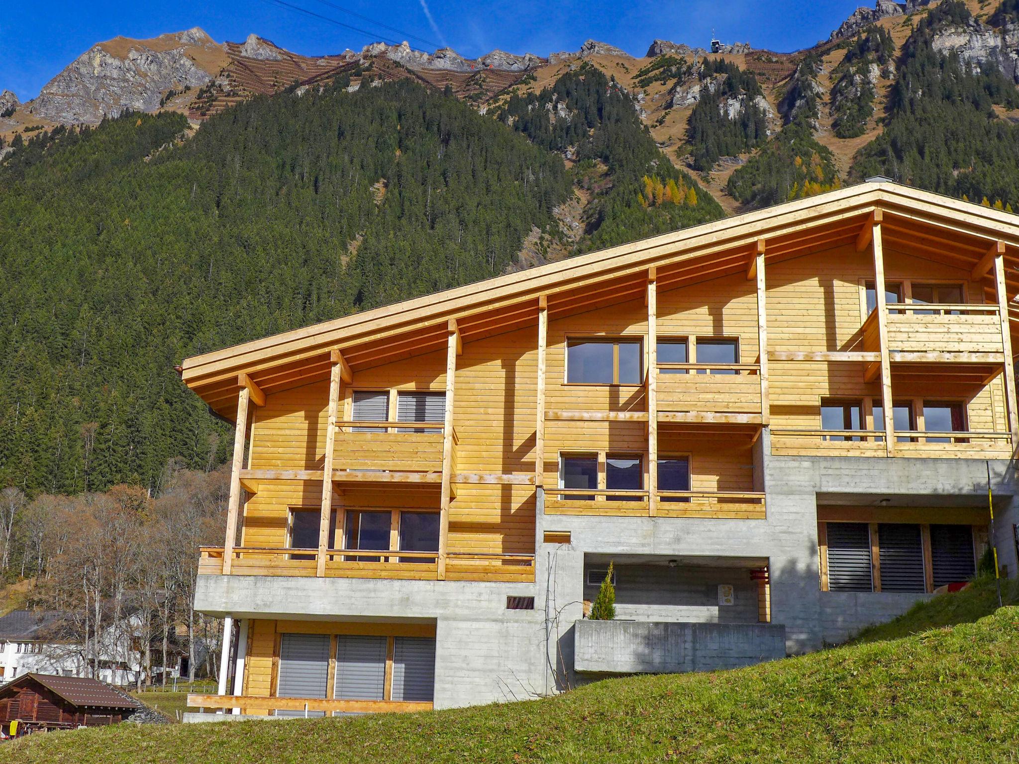 Foto 5 - Apartment mit 4 Schlafzimmern in Lauterbrunnen mit blick auf die berge