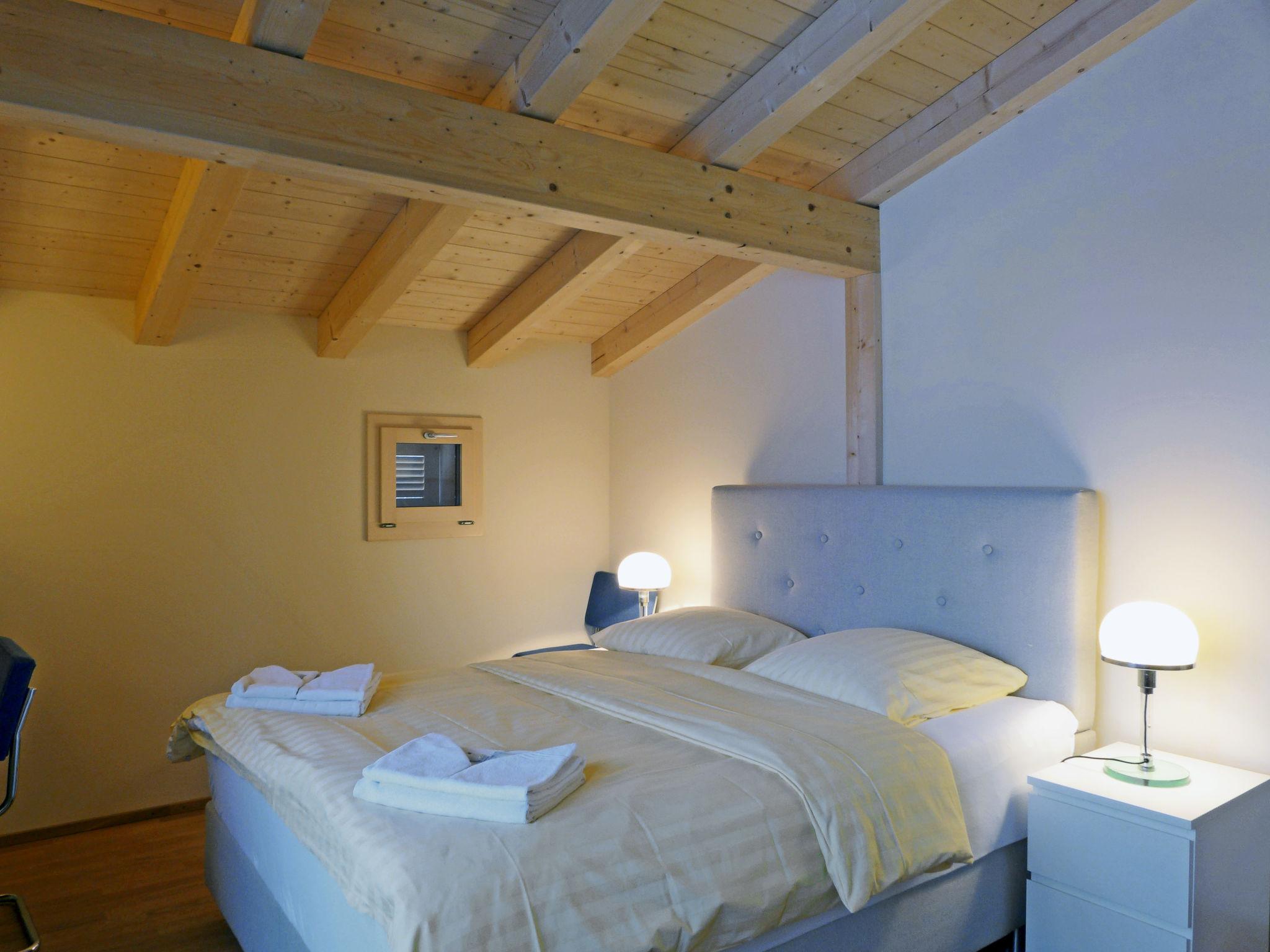 Foto 3 - Appartamento con 4 camere da letto a Lauterbrunnen con vista sulle montagne
