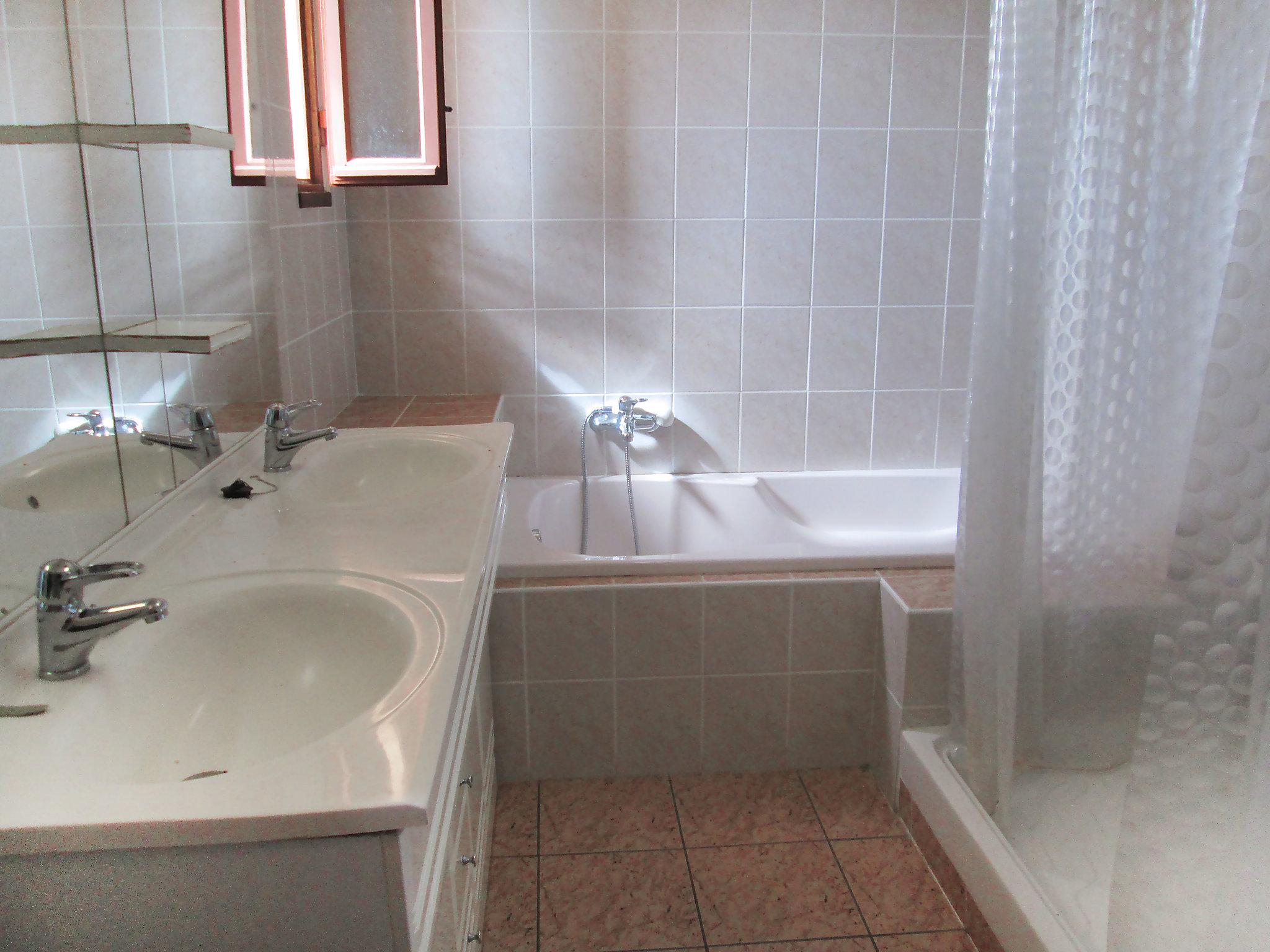 Photo 14 - 4 bedroom House in Bagnac-sur-Célé with private pool and garden