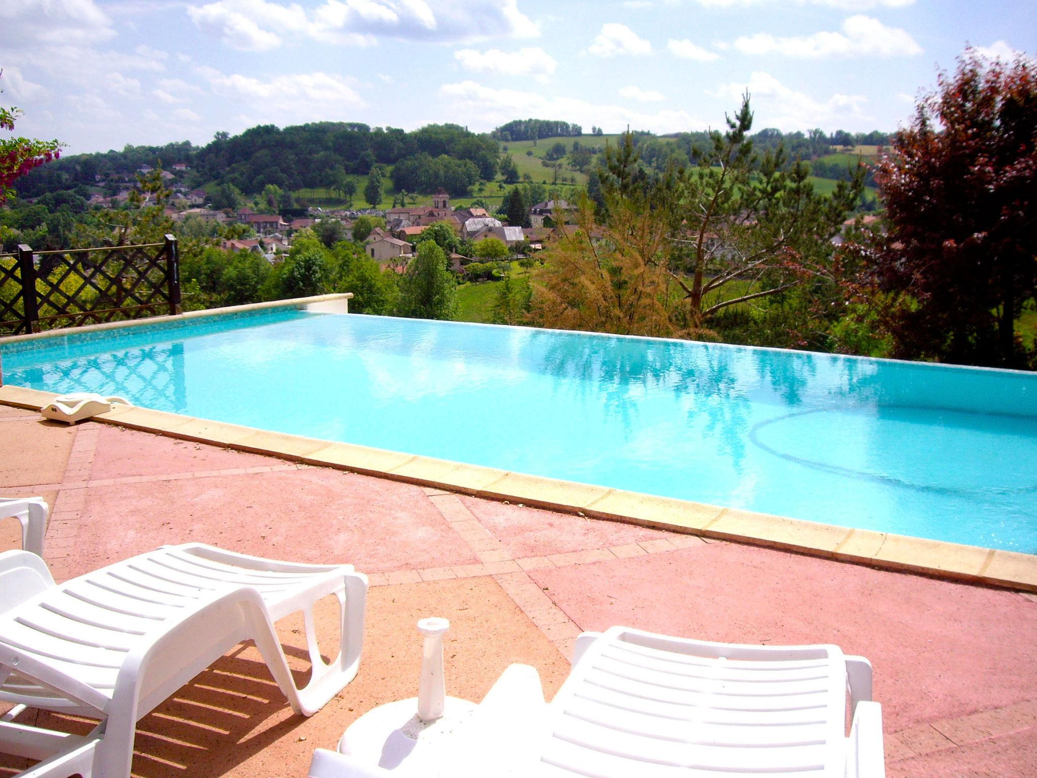 Photo 2 - Maison de 4 chambres à Bagnac-sur-Célé avec piscine privée et terrasse