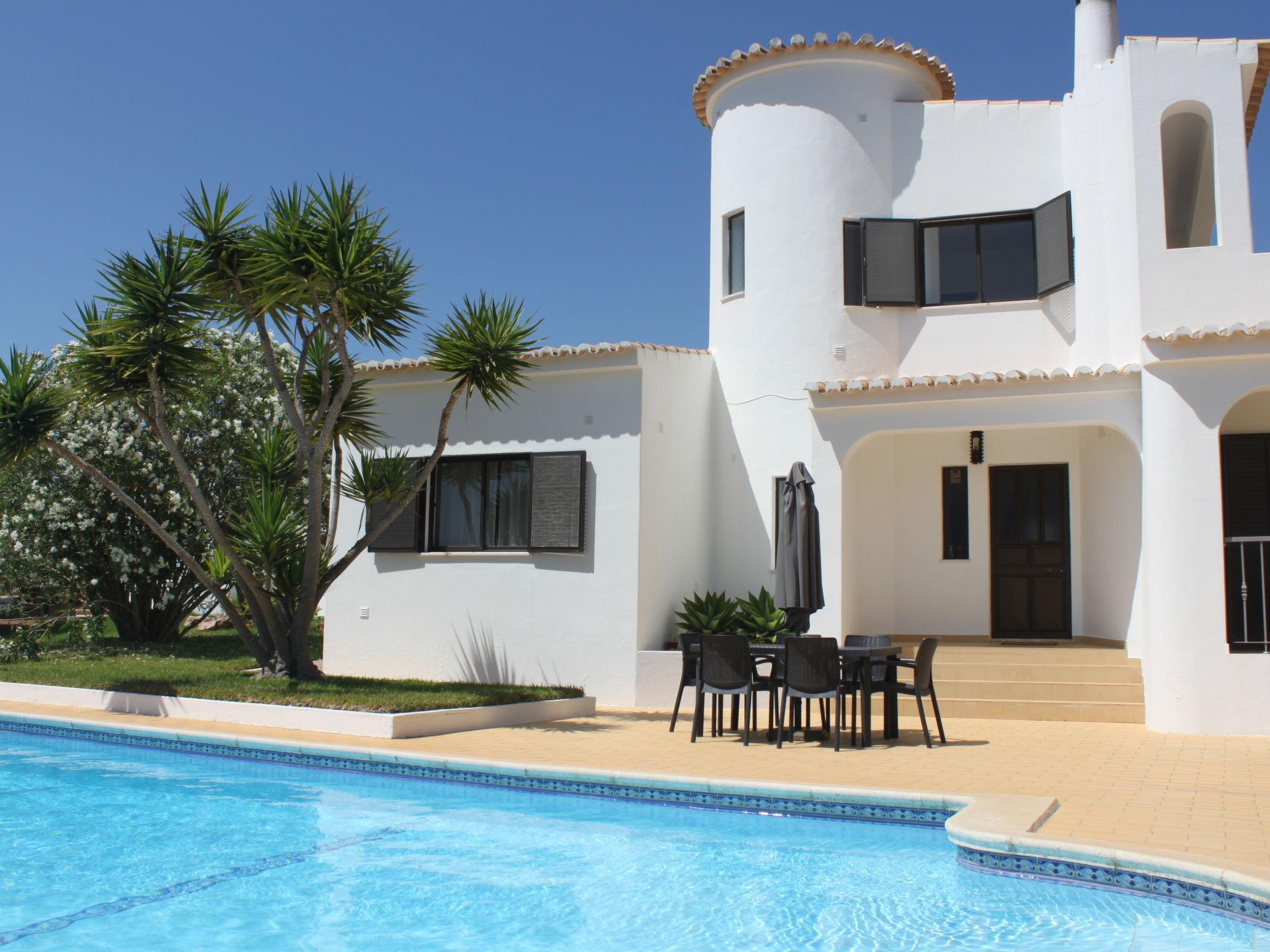 Photo 1 - Maison de 3 chambres à Lagoa avec piscine privée et vues à la mer