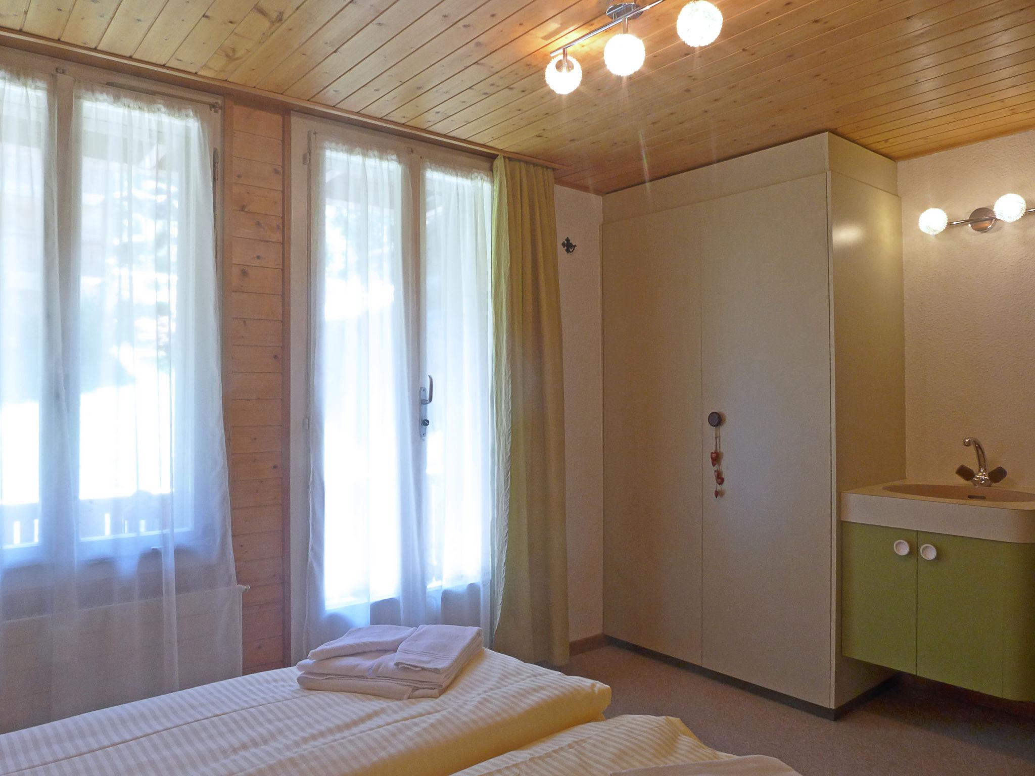 Foto 9 - Apartamento de 1 habitación en Lauterbrunnen con vistas a la montaña