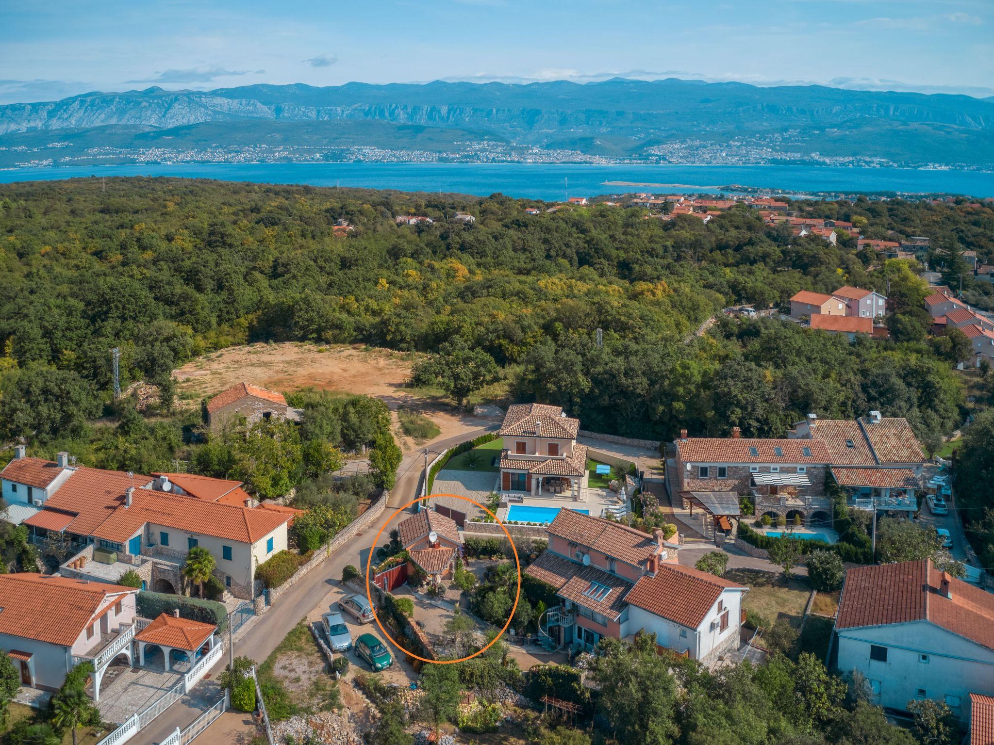 Foto 5 - Casa de 1 habitación en Dobrinj con jardín y vistas al mar