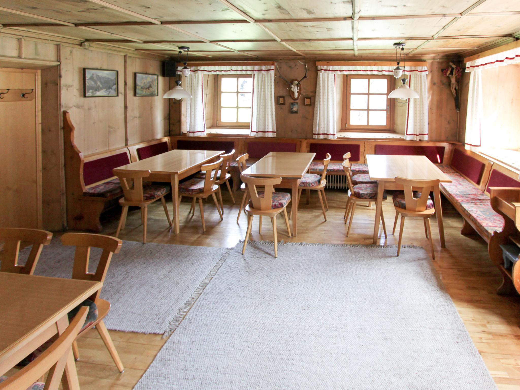 Photo 2 - Maison de 13 chambres à Pettneu am Arlberg avec vues sur la montagne