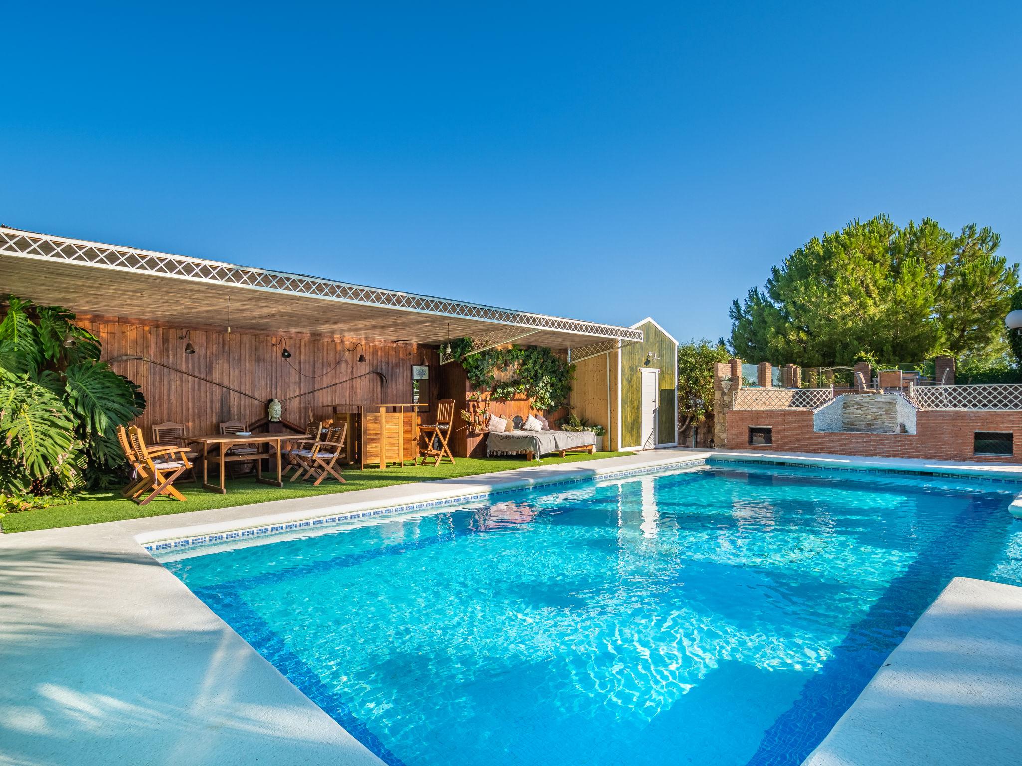 Foto 1 - Casa de 7 habitaciones en Baena con piscina privada y jardín