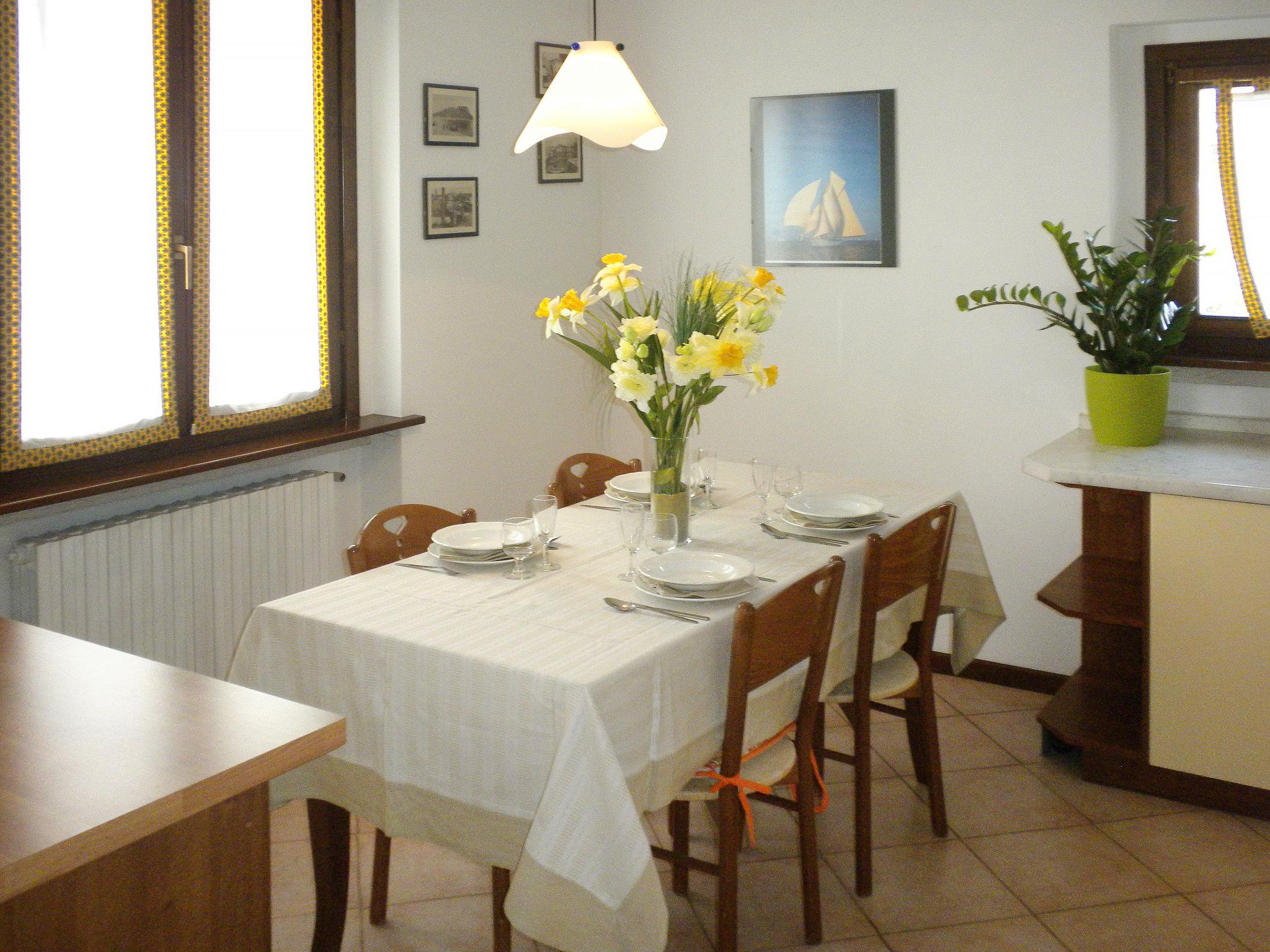 Photo 6 - 2 bedroom Apartment in Lazise with swimming pool and garden