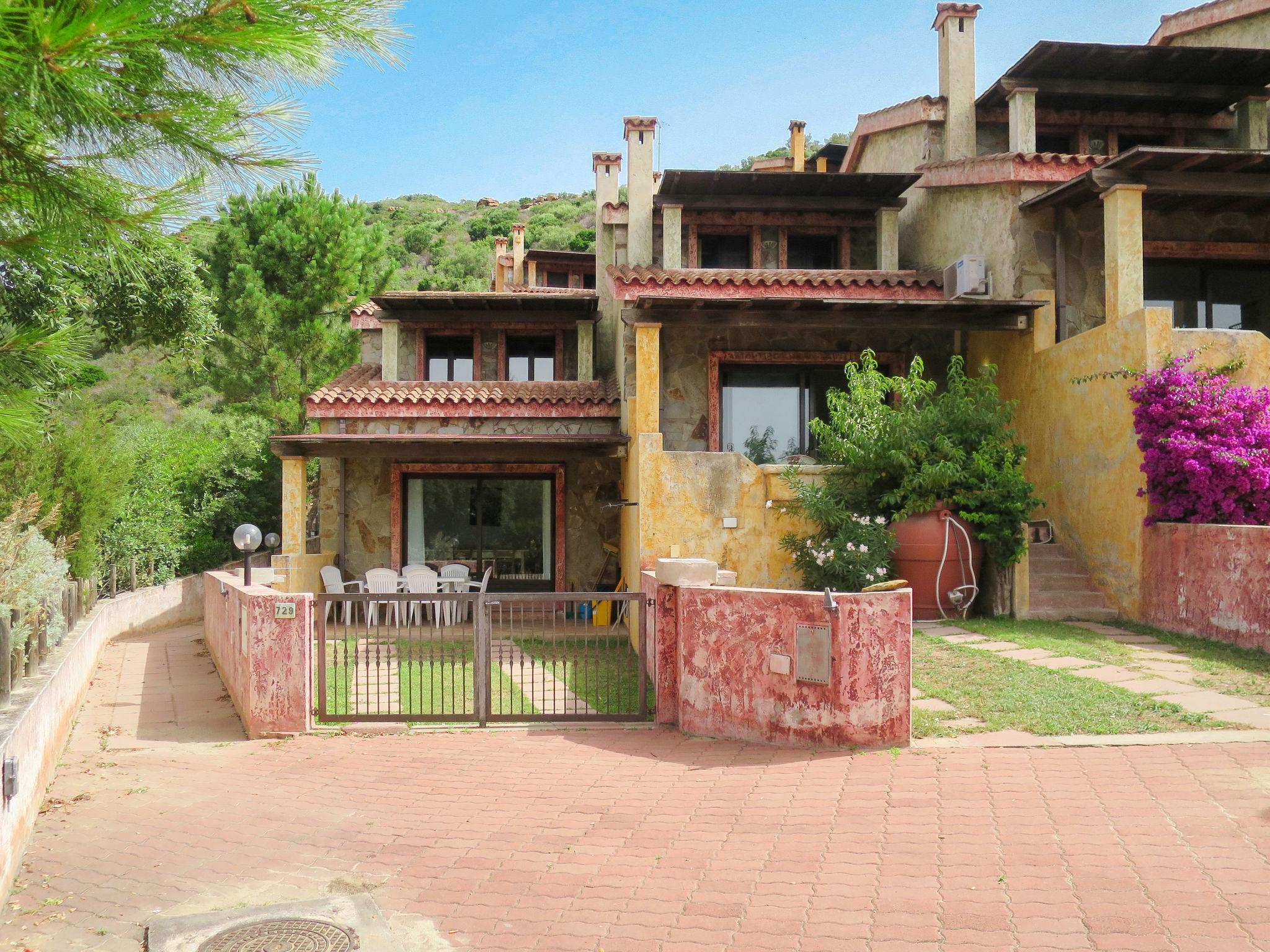 Foto 1 - Casa de 3 quartos em Villaputzu com piscina e vistas do mar