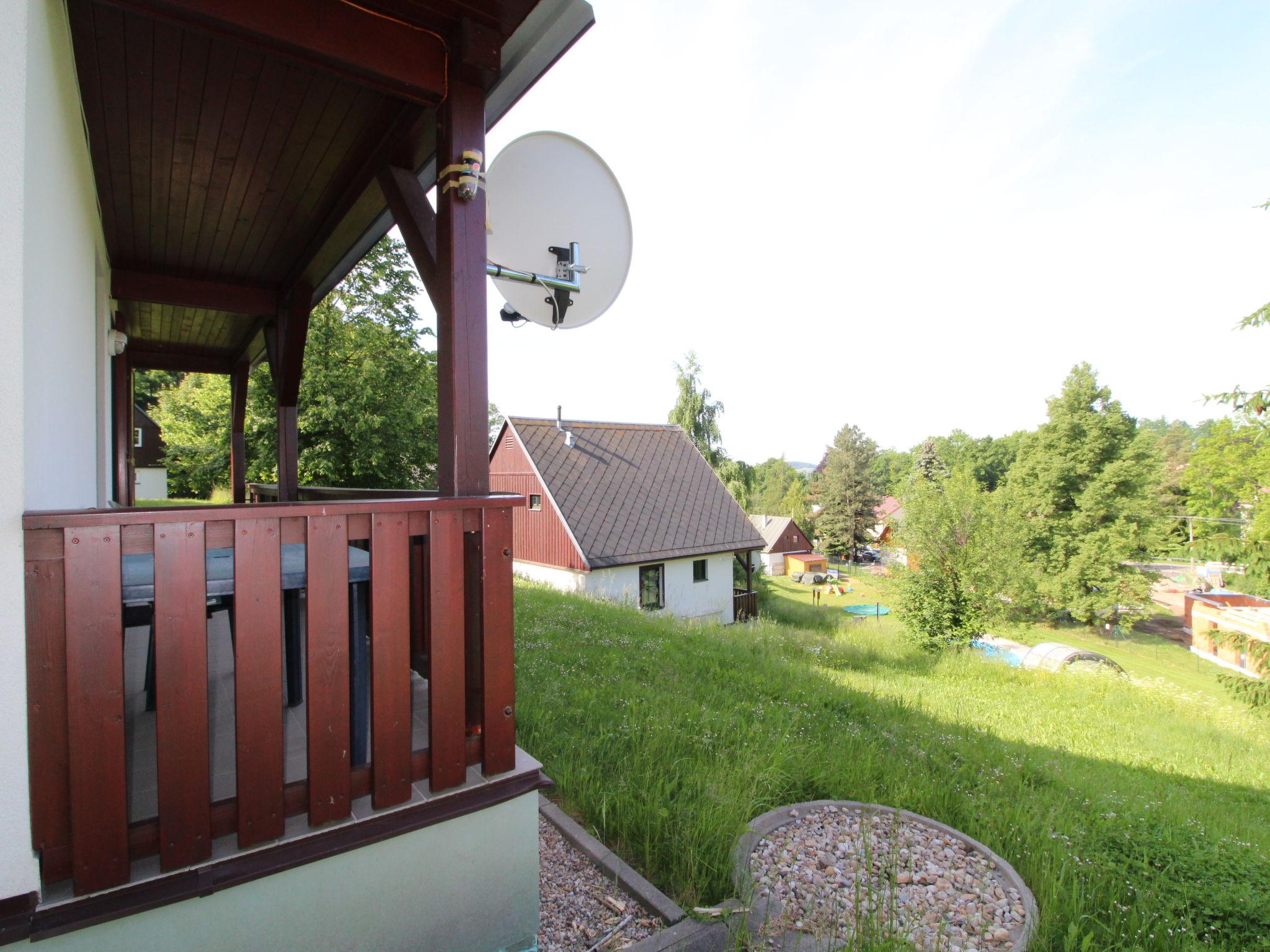 Foto 6 - Haus mit 3 Schlafzimmern in Černý Důl mit schwimmbad und blick auf die berge