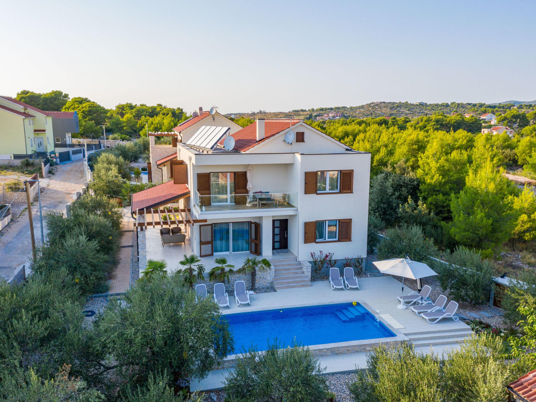 Foto 27 - Apartamento de 3 quartos em Sibenik com piscina e vistas do mar