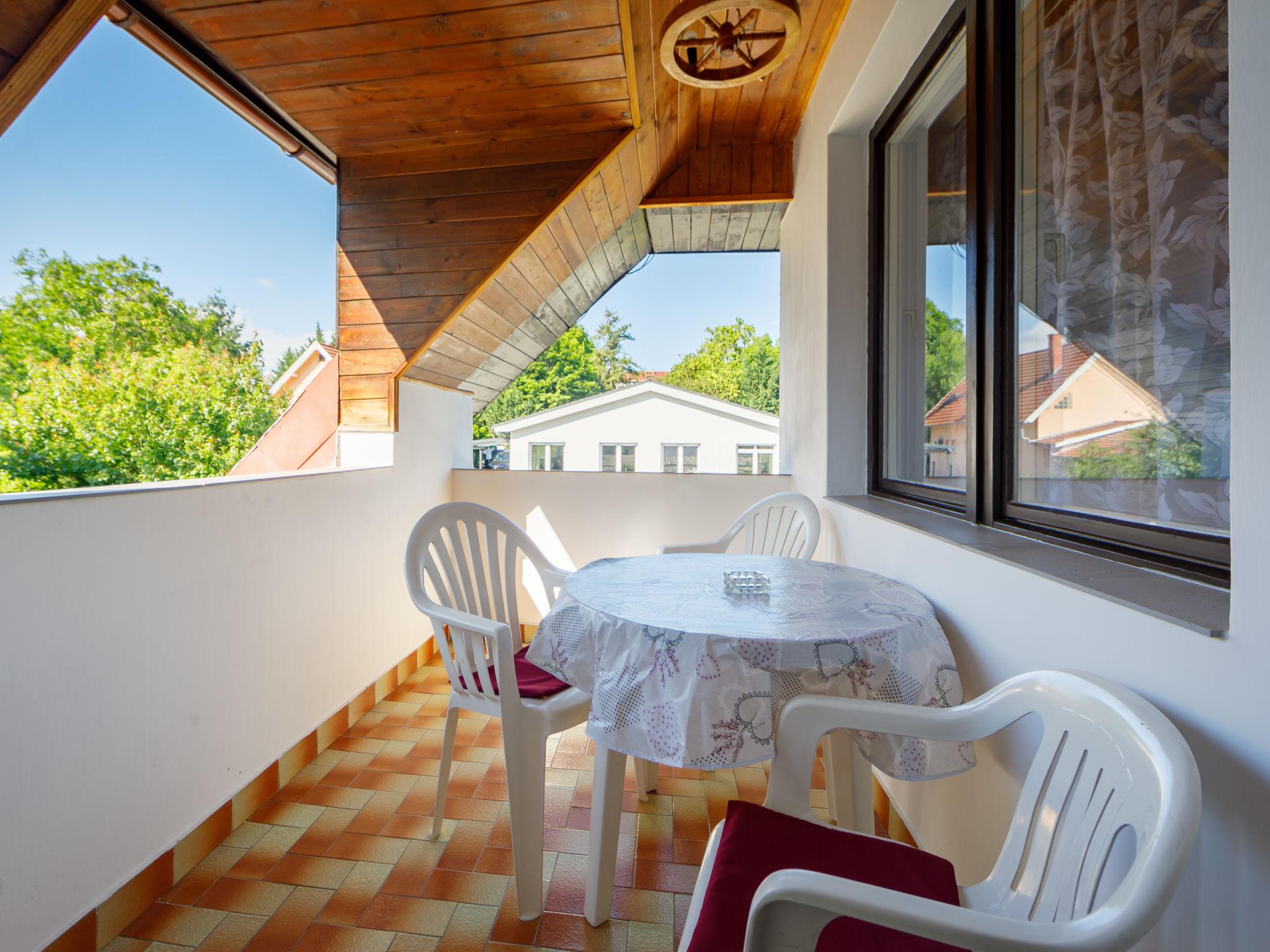 Foto 9 - Apartamento de 3 quartos em Balatonföldvár com piscina privada e jardim