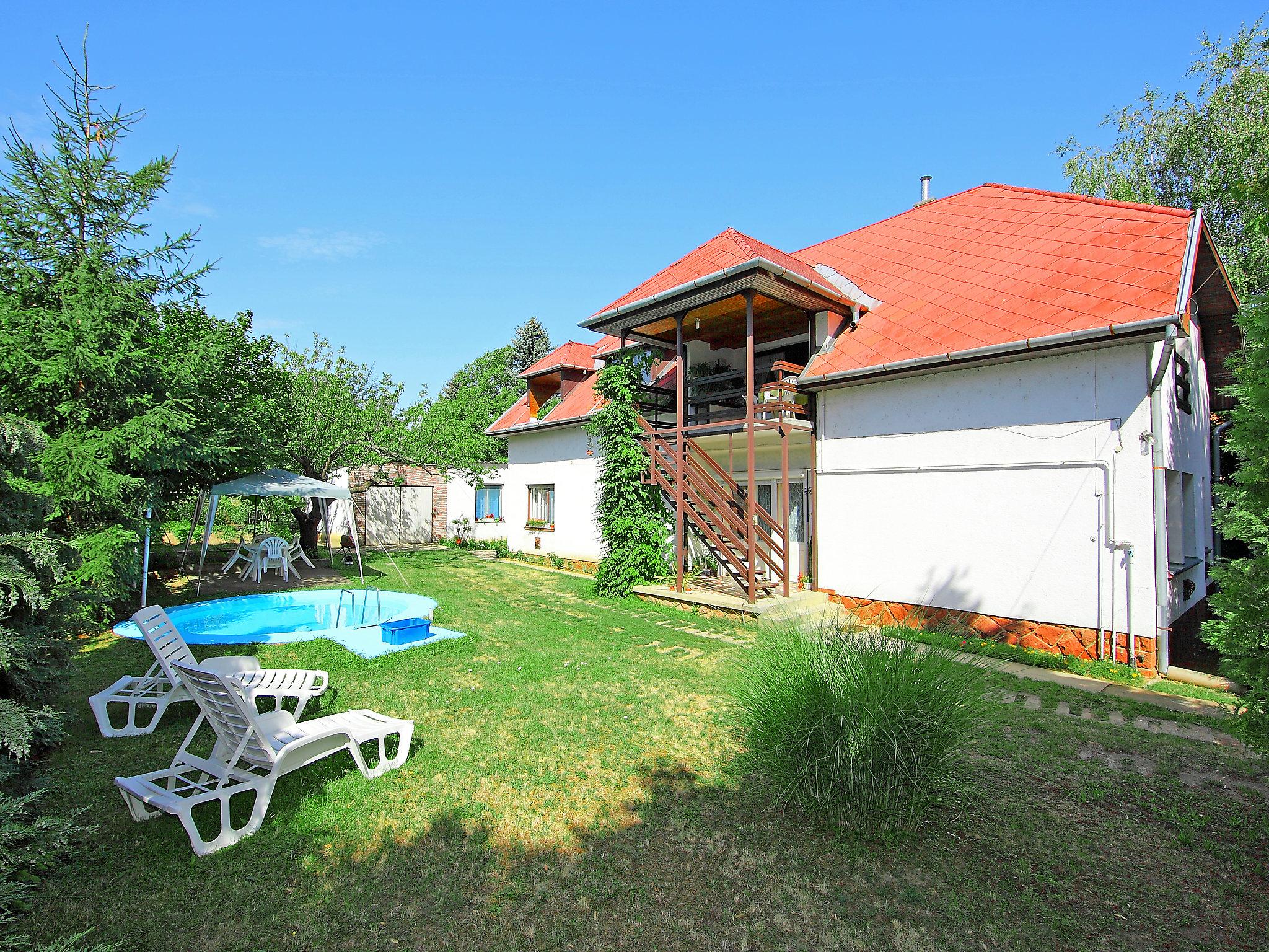 Foto 1 - Apartamento de 3 quartos em Balatonföldvár com piscina privada e jardim