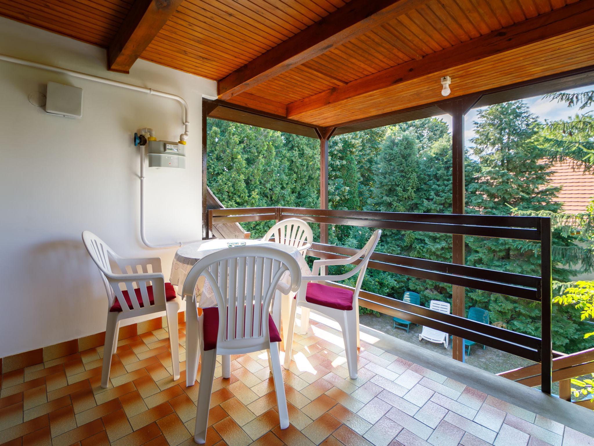 Photo 3 - 3 bedroom Apartment in Balatonföldvár with private pool and garden