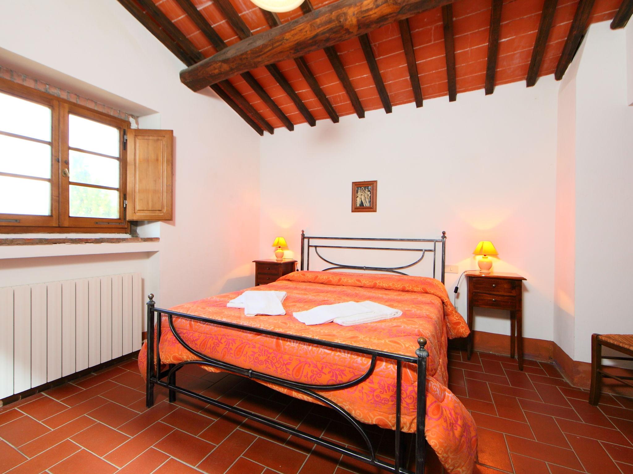 Foto 5 - Appartamento con 2 camere da letto a Gaiole in Chianti con piscina e giardino