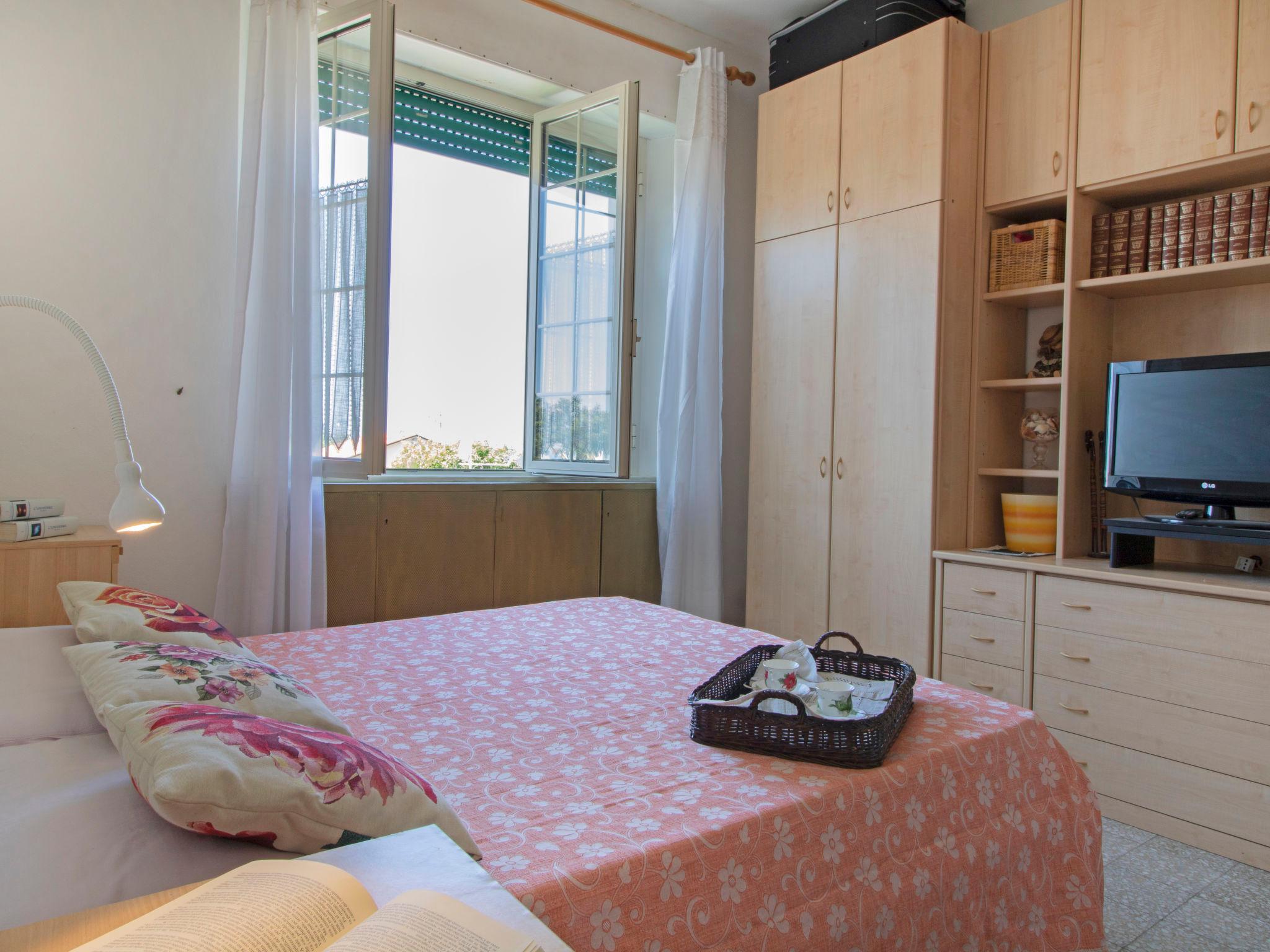 Foto 16 - Apartment mit 3 Schlafzimmern in Pietrasanta mit terrasse und blick aufs meer