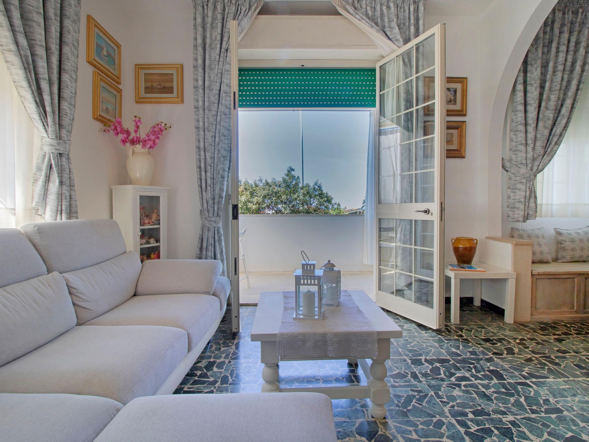 Photo 5 - Appartement de 3 chambres à Pietrasanta avec terrasse et vues à la mer