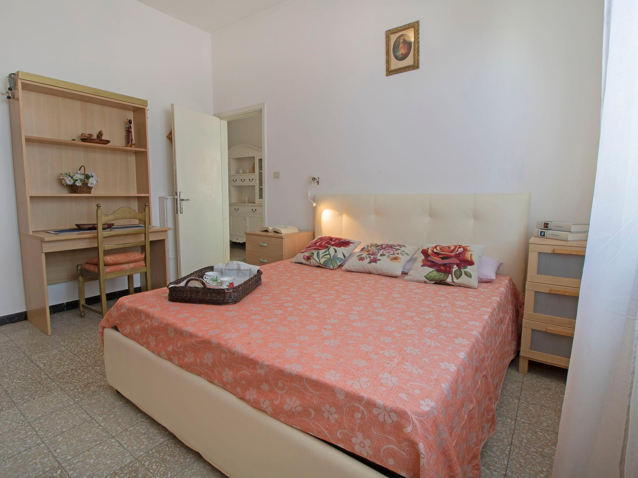 Foto 15 - Appartamento con 3 camere da letto a Pietrasanta con terrazza e vista mare