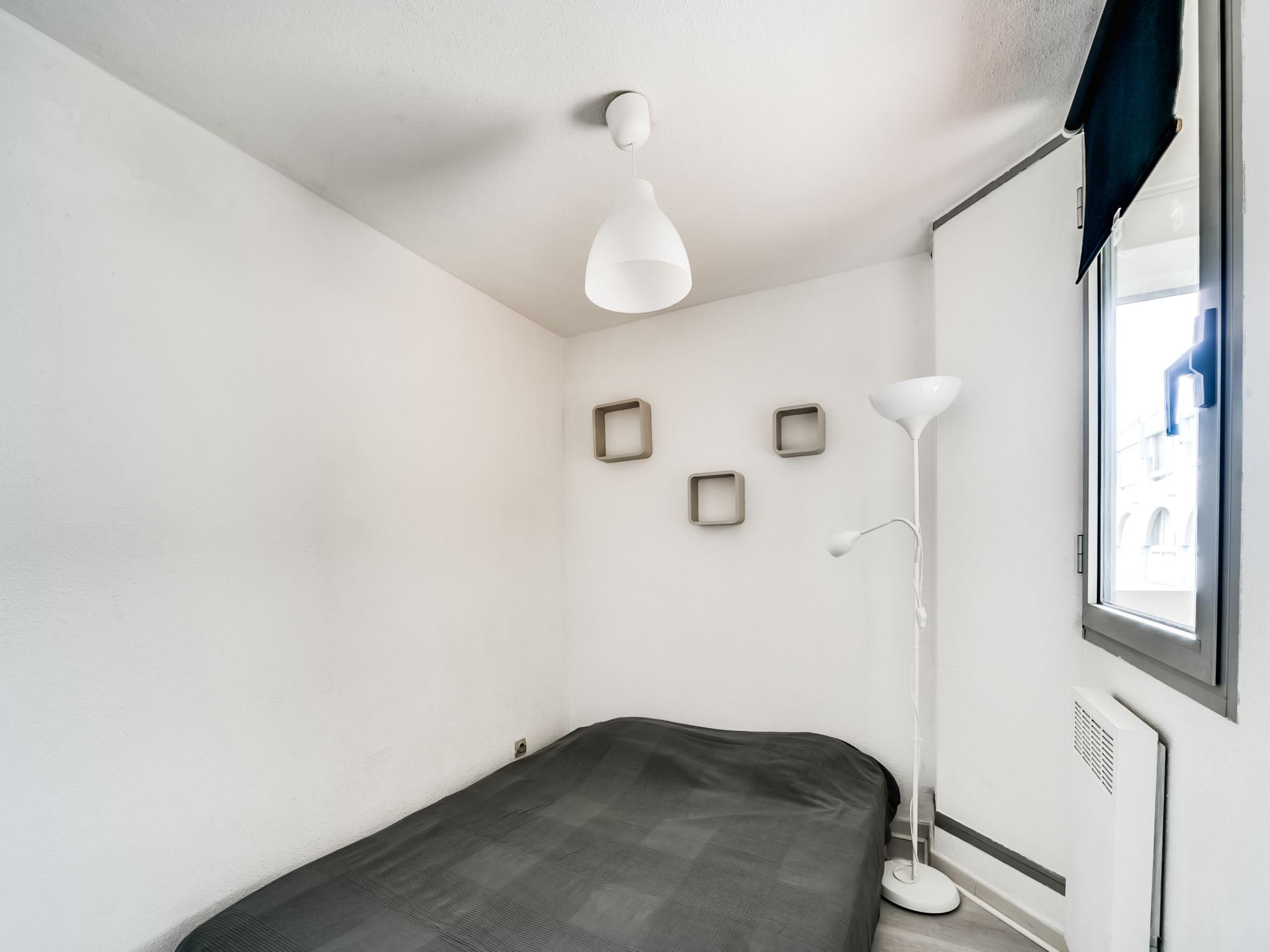 Foto 9 - Appartamento con 2 camere da letto a Le Grau-du-Roi con piscina e vista mare