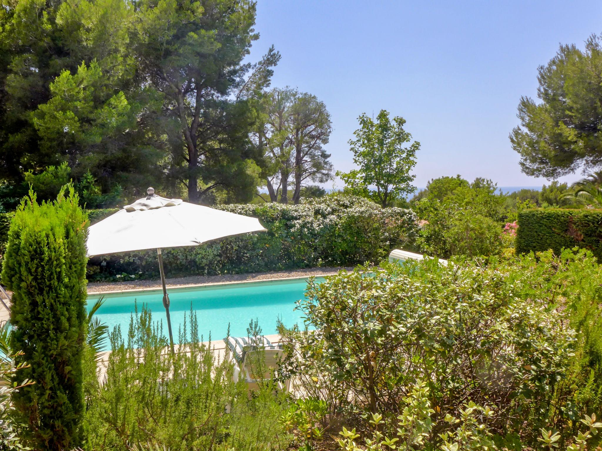 Photo 20 - Maison de 4 chambres à Saint-Cyr-sur-Mer avec piscine privée et vues à la mer