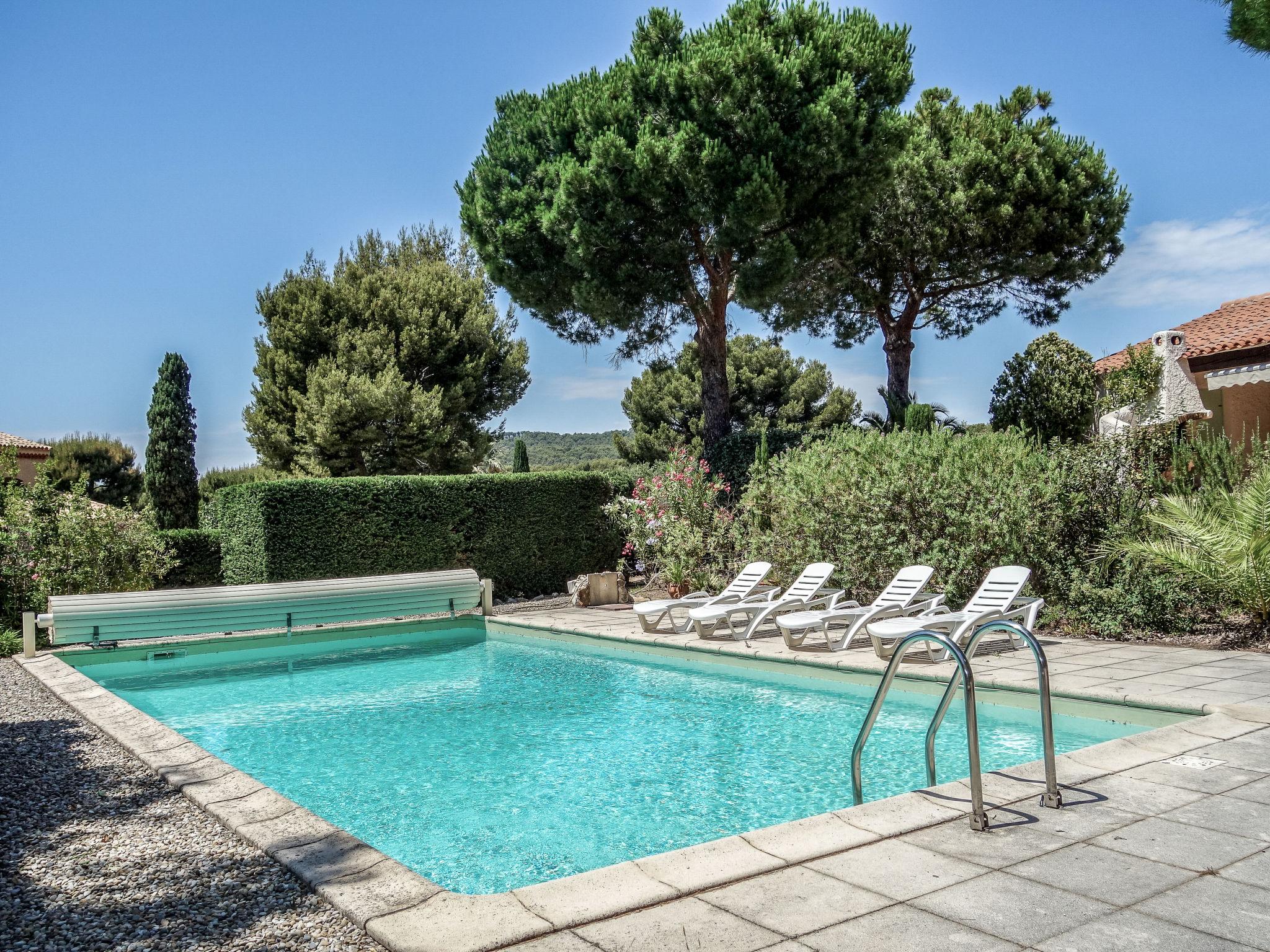 Photo 22 - Maison de 4 chambres à Saint-Cyr-sur-Mer avec piscine privée et vues à la mer