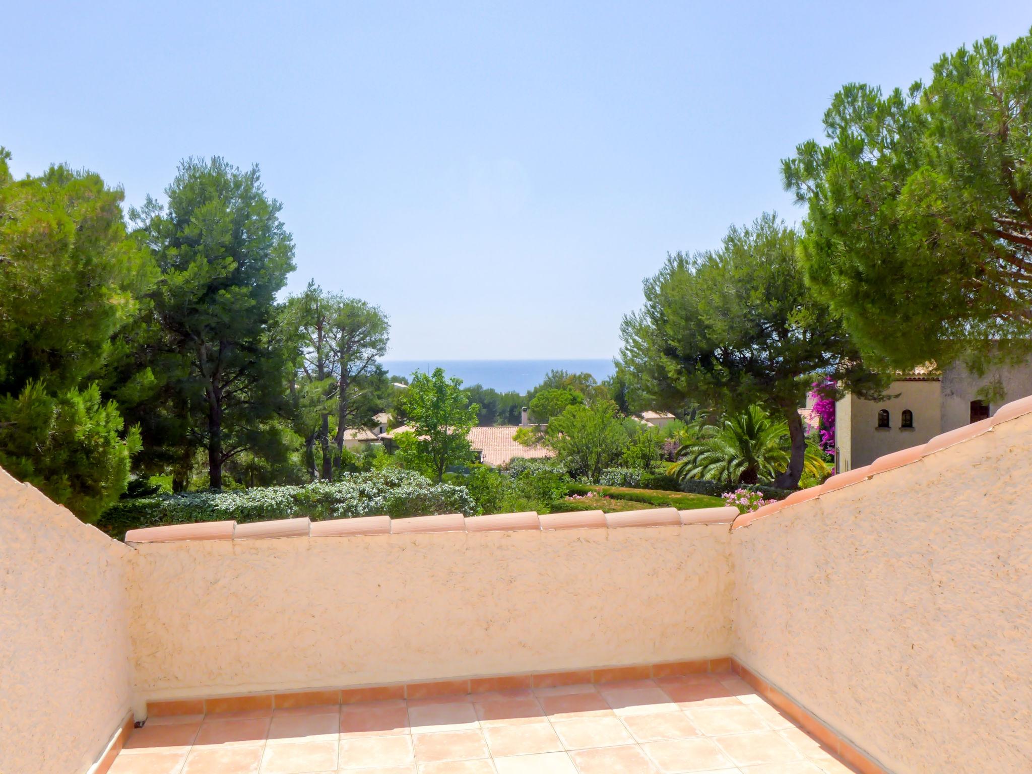 Photo 24 - Maison de 4 chambres à Saint-Cyr-sur-Mer avec piscine privée et vues à la mer