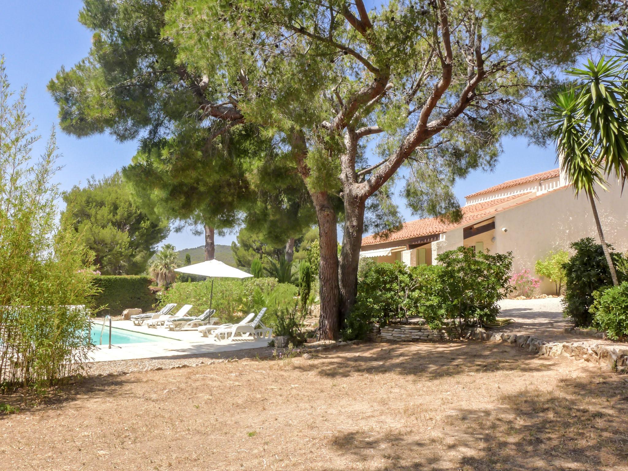 Photo 26 - 4 bedroom House in Saint-Cyr-sur-Mer with private pool and garden