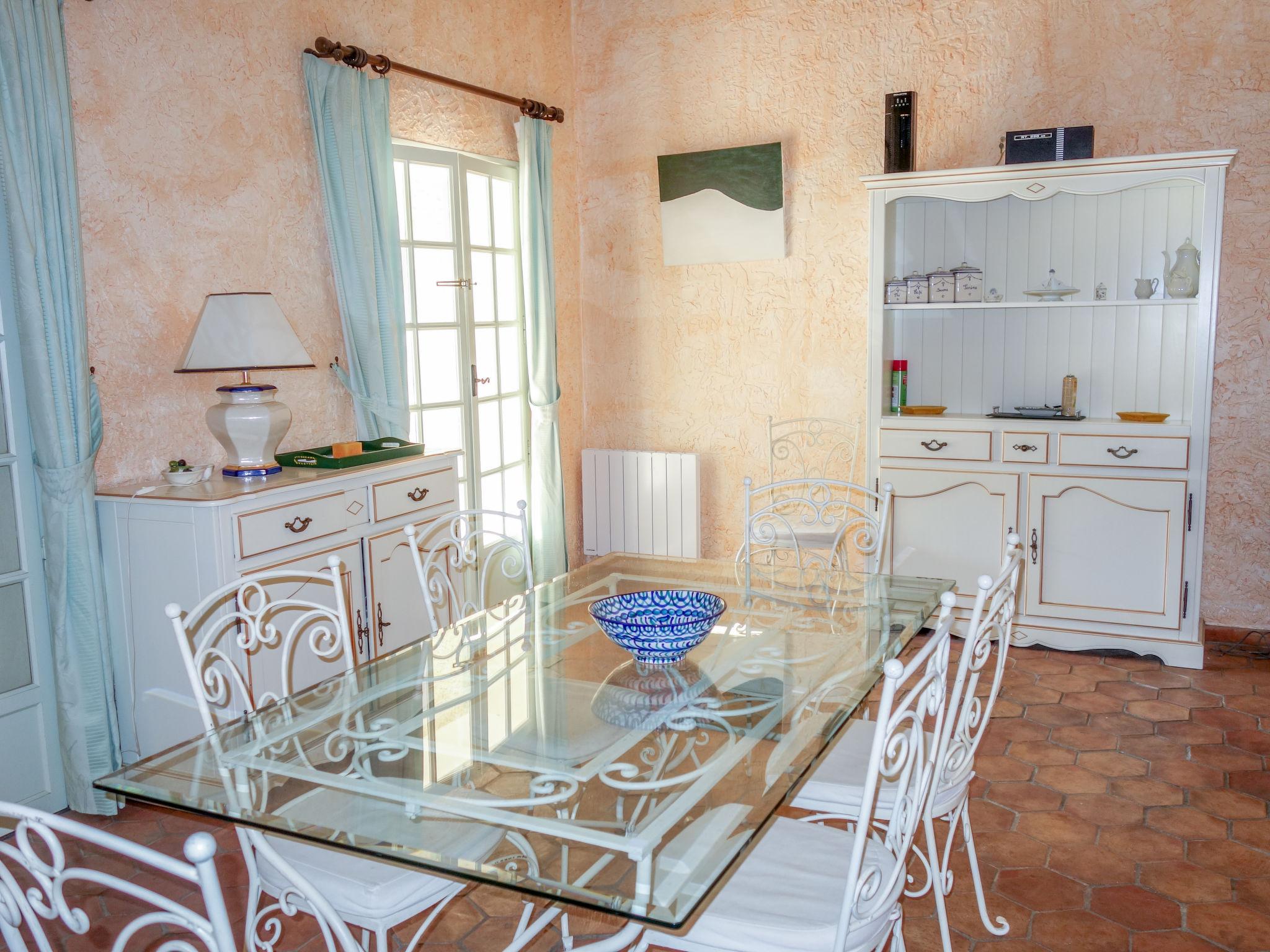 Photo 8 - 4 bedroom House in Saint-Cyr-sur-Mer with private pool and sea view