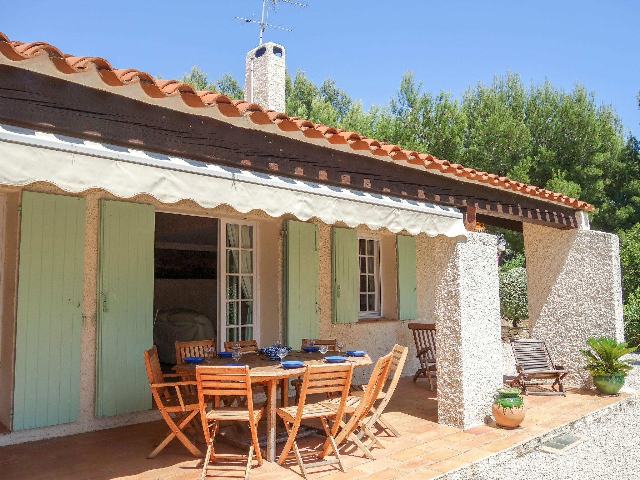 Foto 2 - Casa de 4 quartos em Saint-Cyr-sur-Mer com piscina privada e vistas do mar