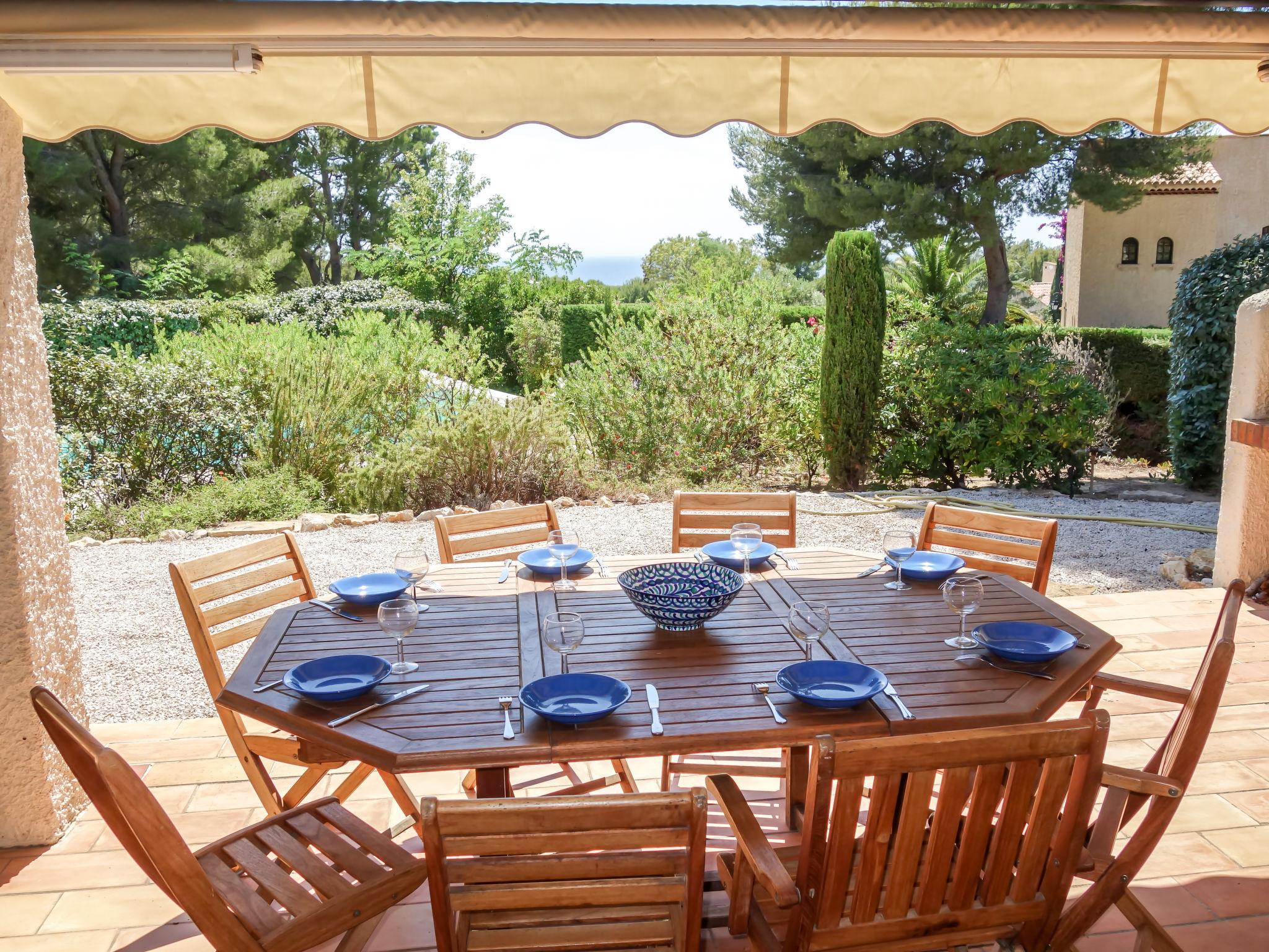 Photo 3 - Maison de 4 chambres à Saint-Cyr-sur-Mer avec piscine privée et vues à la mer