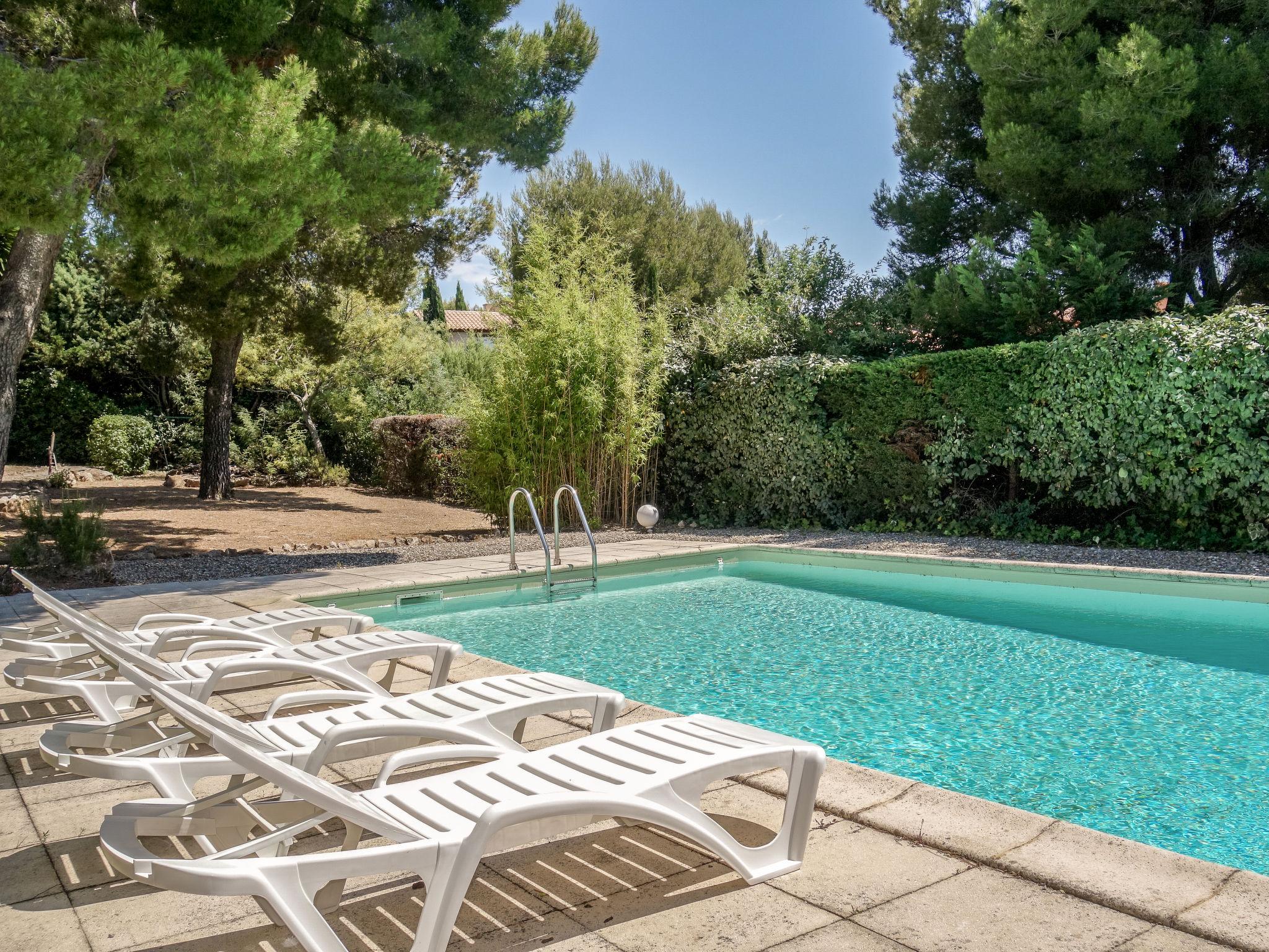 Photo 21 - Maison de 4 chambres à Saint-Cyr-sur-Mer avec piscine privée et vues à la mer