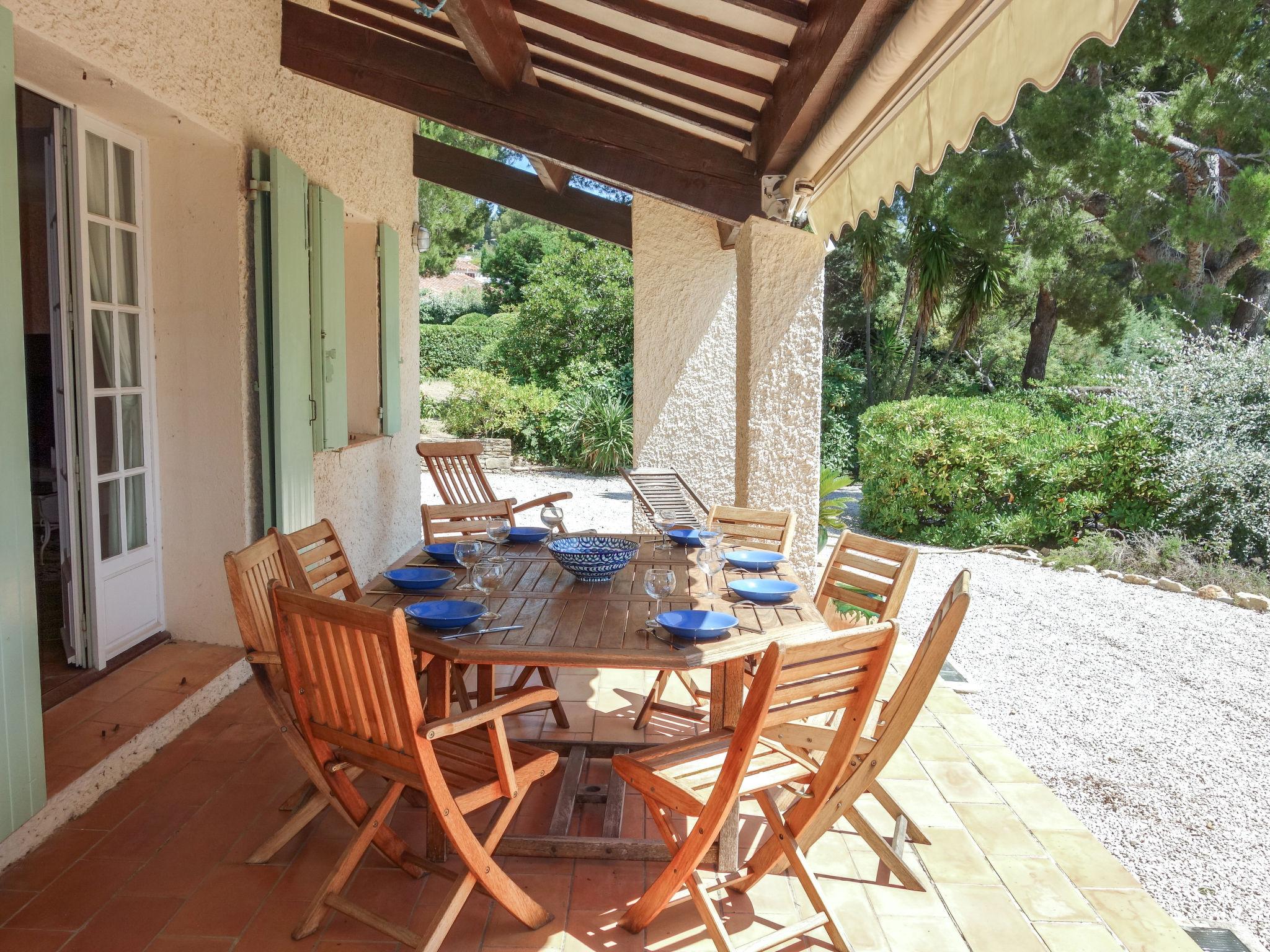 Foto 4 - Haus mit 4 Schlafzimmern in Saint-Cyr-sur-Mer mit privater pool und blick aufs meer