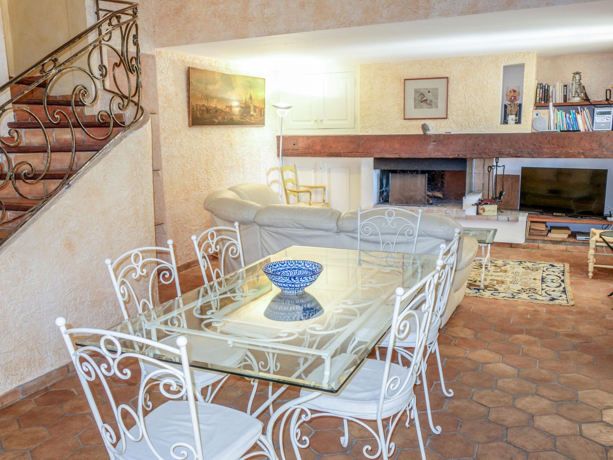 Photo 7 - 4 bedroom House in Saint-Cyr-sur-Mer with private pool and garden