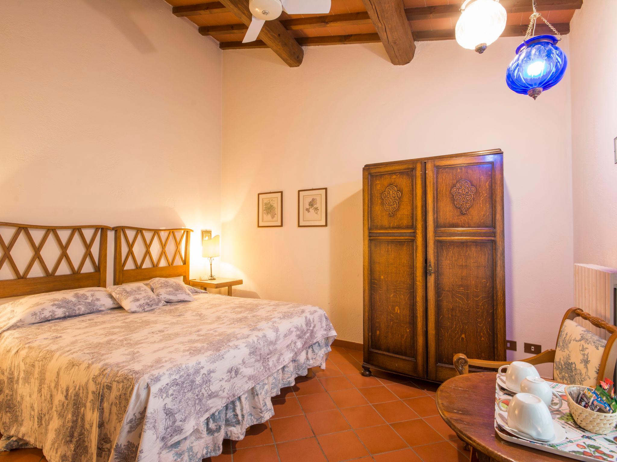 Foto 15 - Haus mit 8 Schlafzimmern in Montelupo Fiorentino mit privater pool und garten