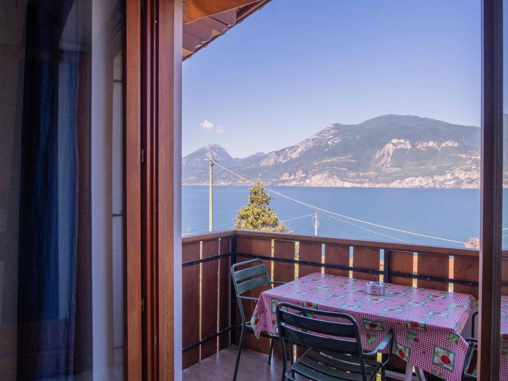 Photo 6 - 1 bedroom Apartment in Brenzone sul Garda with swimming pool and mountain view