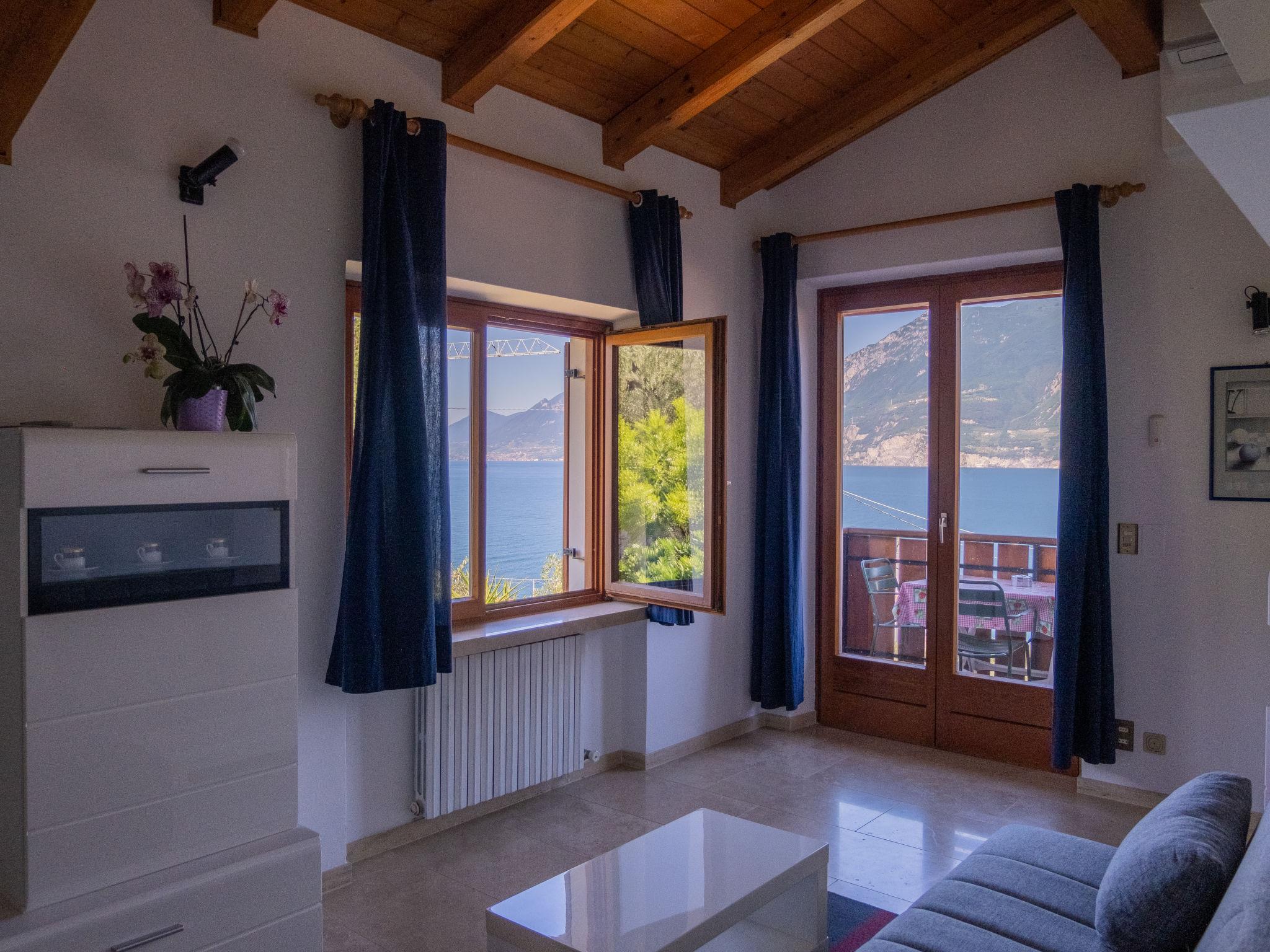 Foto 8 - Apartamento de 1 quarto em Brenzone sul Garda com piscina e vista para a montanha