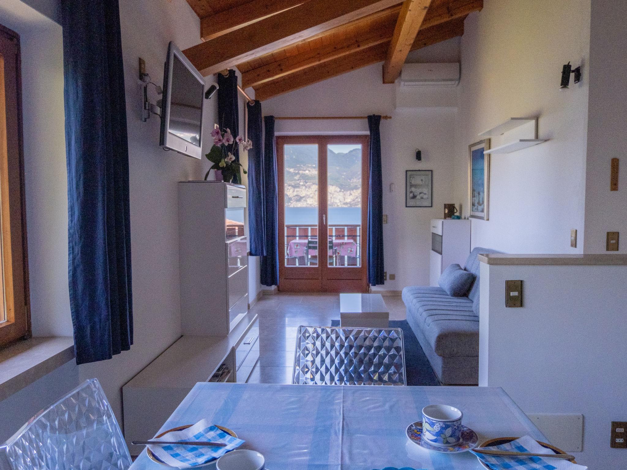 Foto 7 - Appartamento con 1 camera da letto a Brenzone sul Garda con piscina e vista sulle montagne