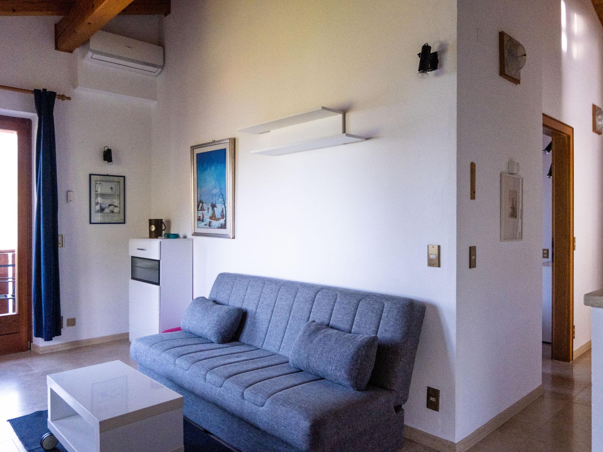 Foto 10 - Appartamento con 1 camera da letto a Brenzone sul Garda con piscina e vista sulle montagne