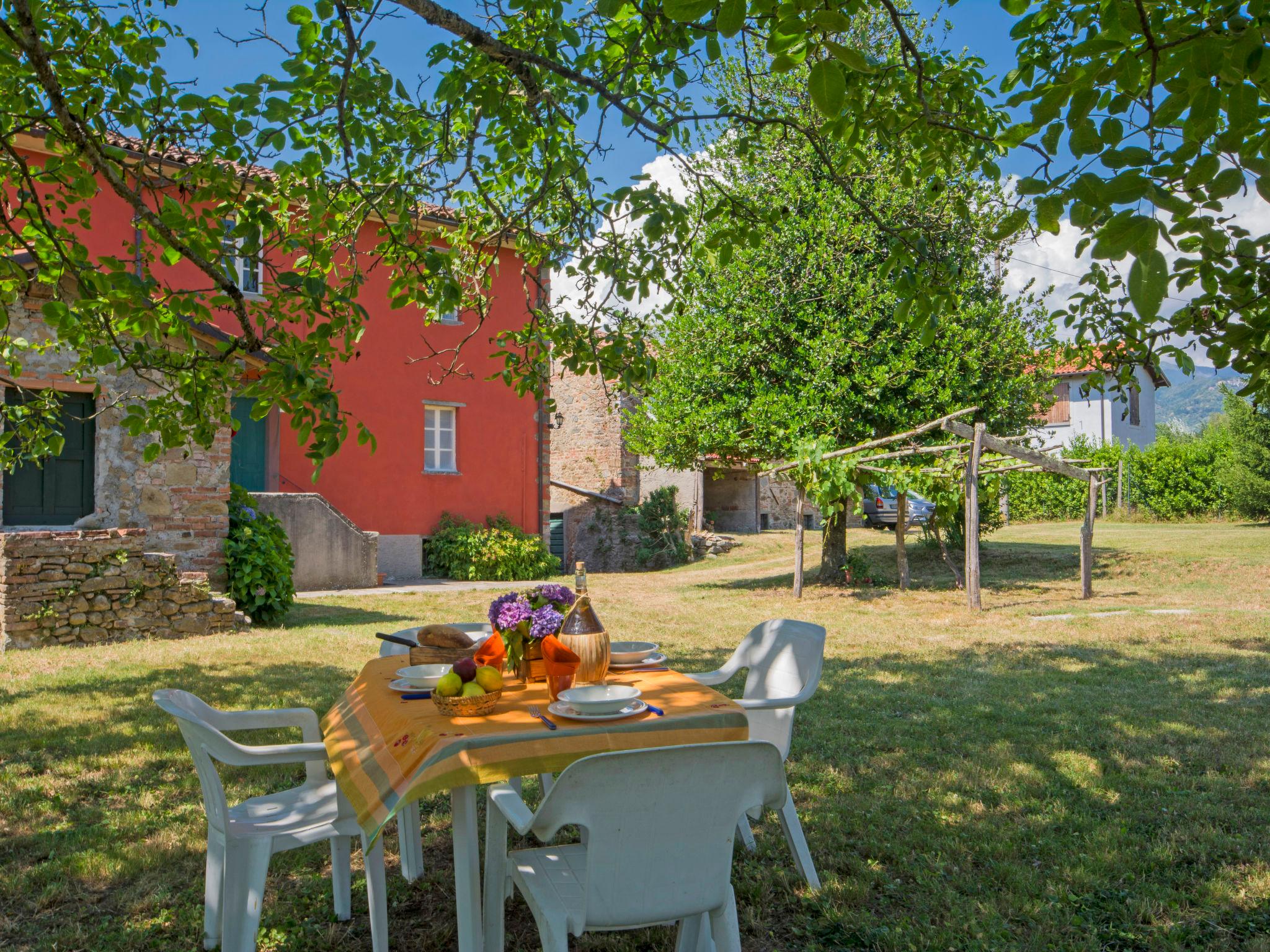 Photo 2 - Maison de 4 chambres à Barga avec piscine privée et jardin