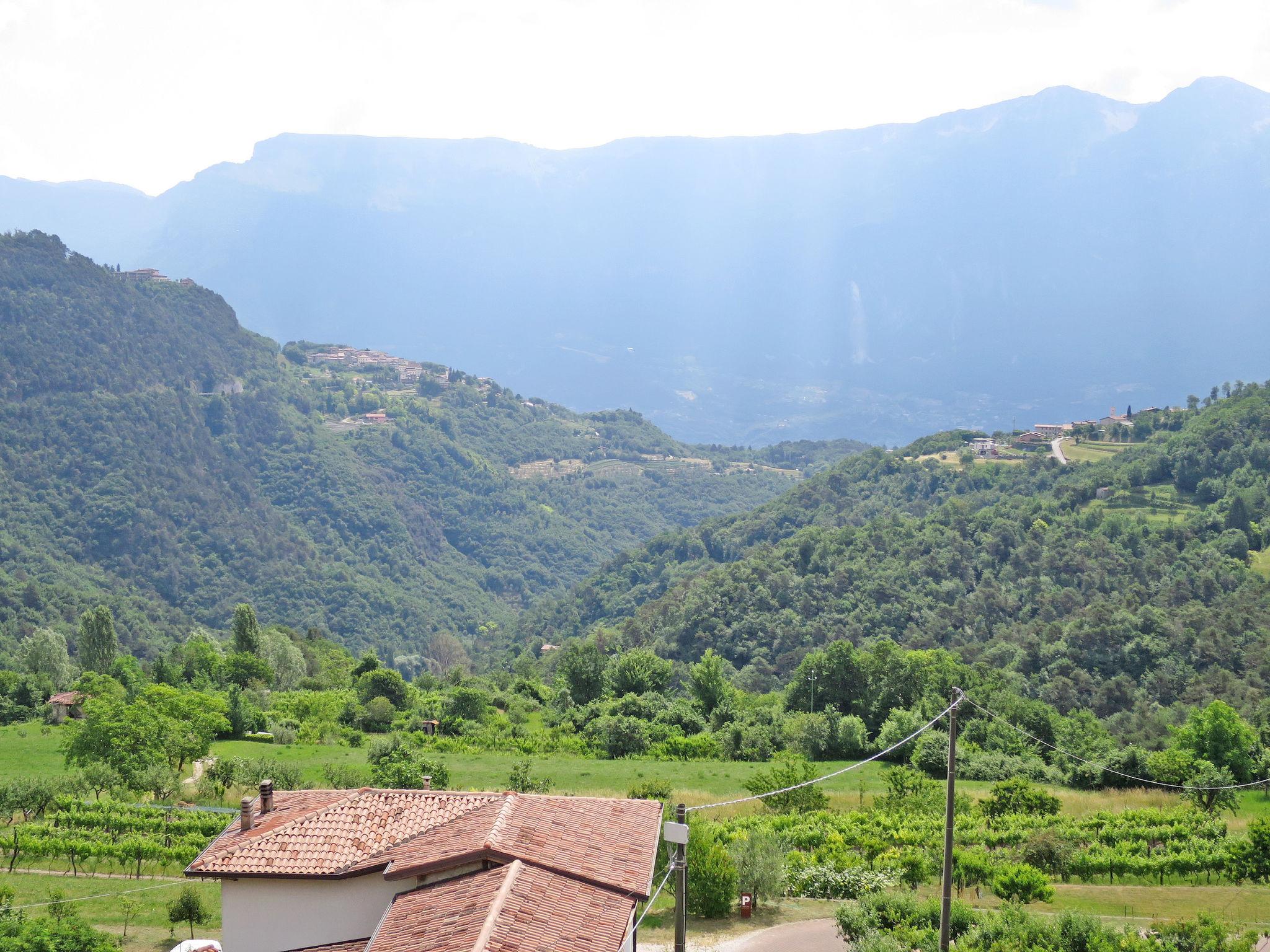 Photo 28 - 2 bedroom Apartment in Tremosine sul Garda with swimming pool and mountain view