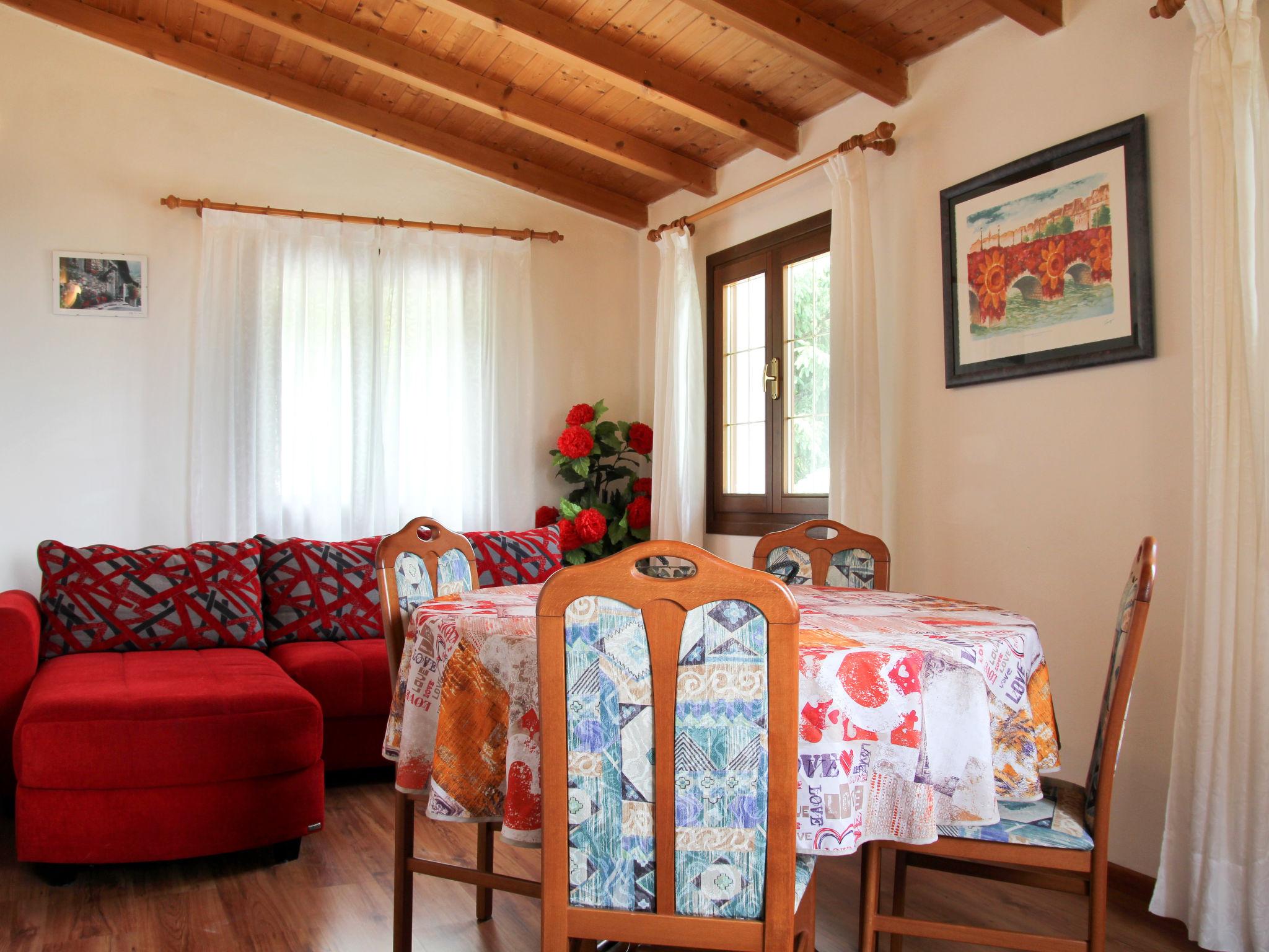 Foto 4 - Appartamento con 2 camere da letto a Tremosine sul Garda con piscina e vista sulle montagne