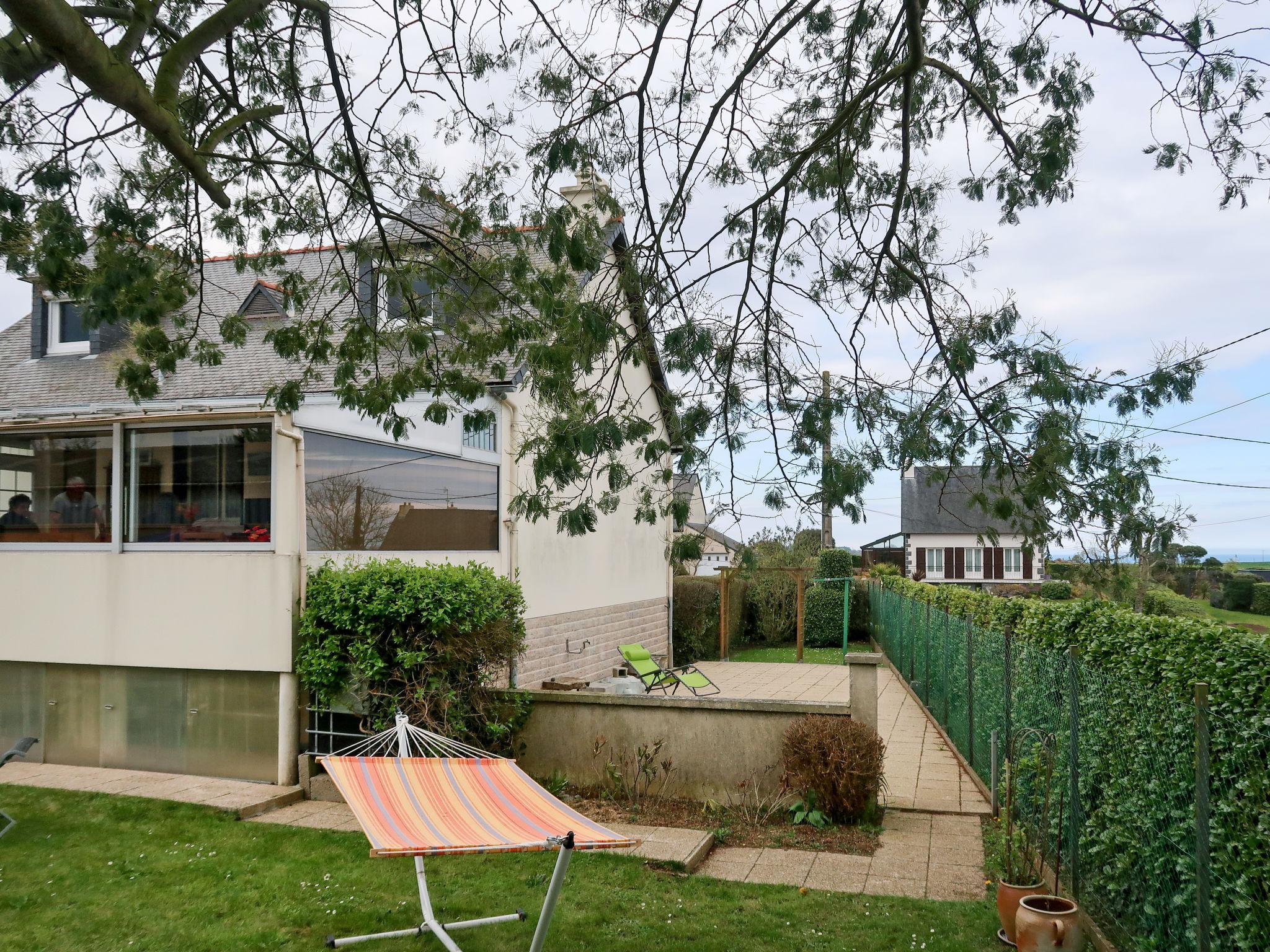 Foto 25 - Casa con 4 camere da letto a Plérin con giardino e vista mare