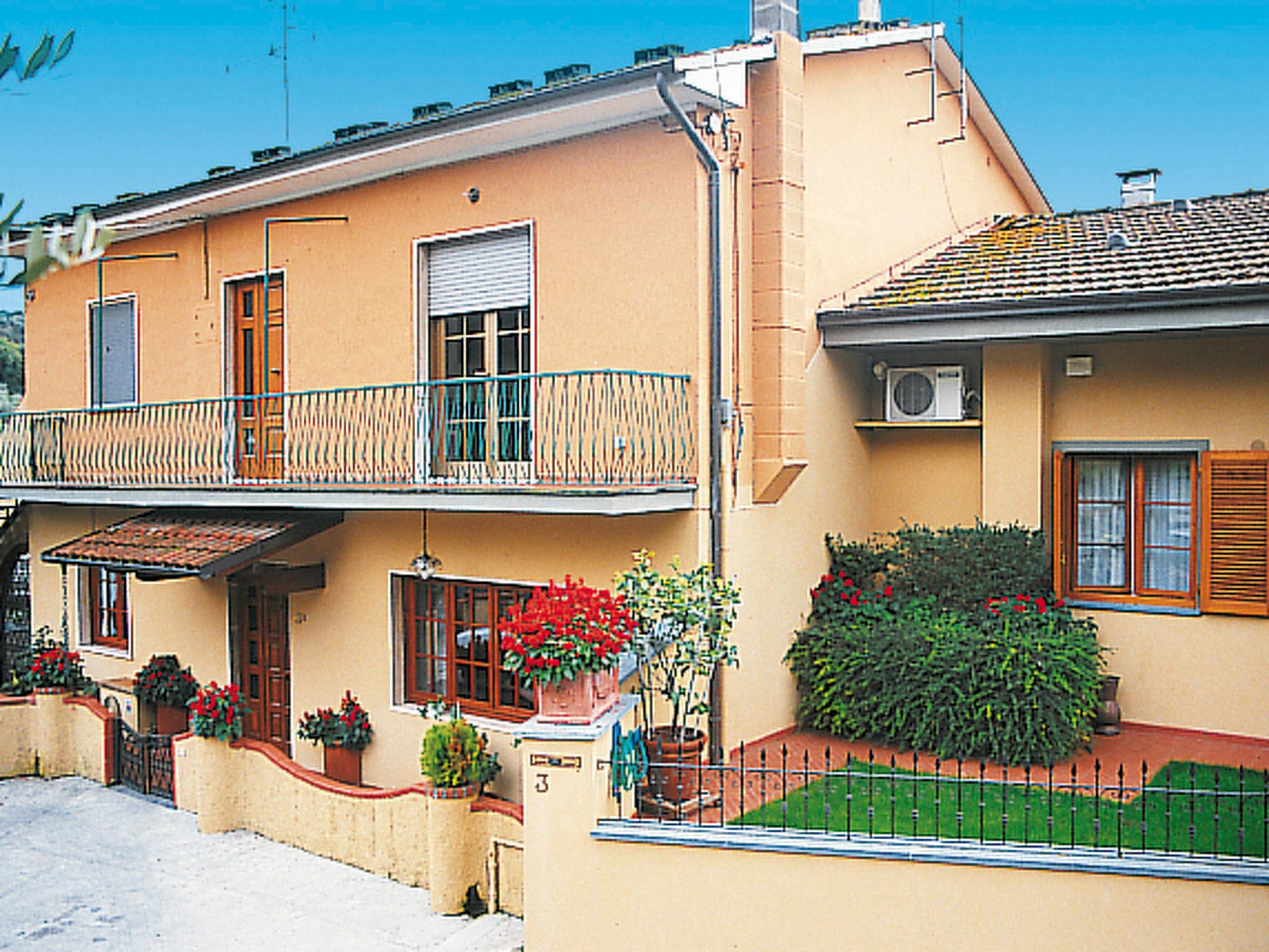 Foto 1 - Apartamento de 3 habitaciones en Camaiore con terraza y vistas al mar