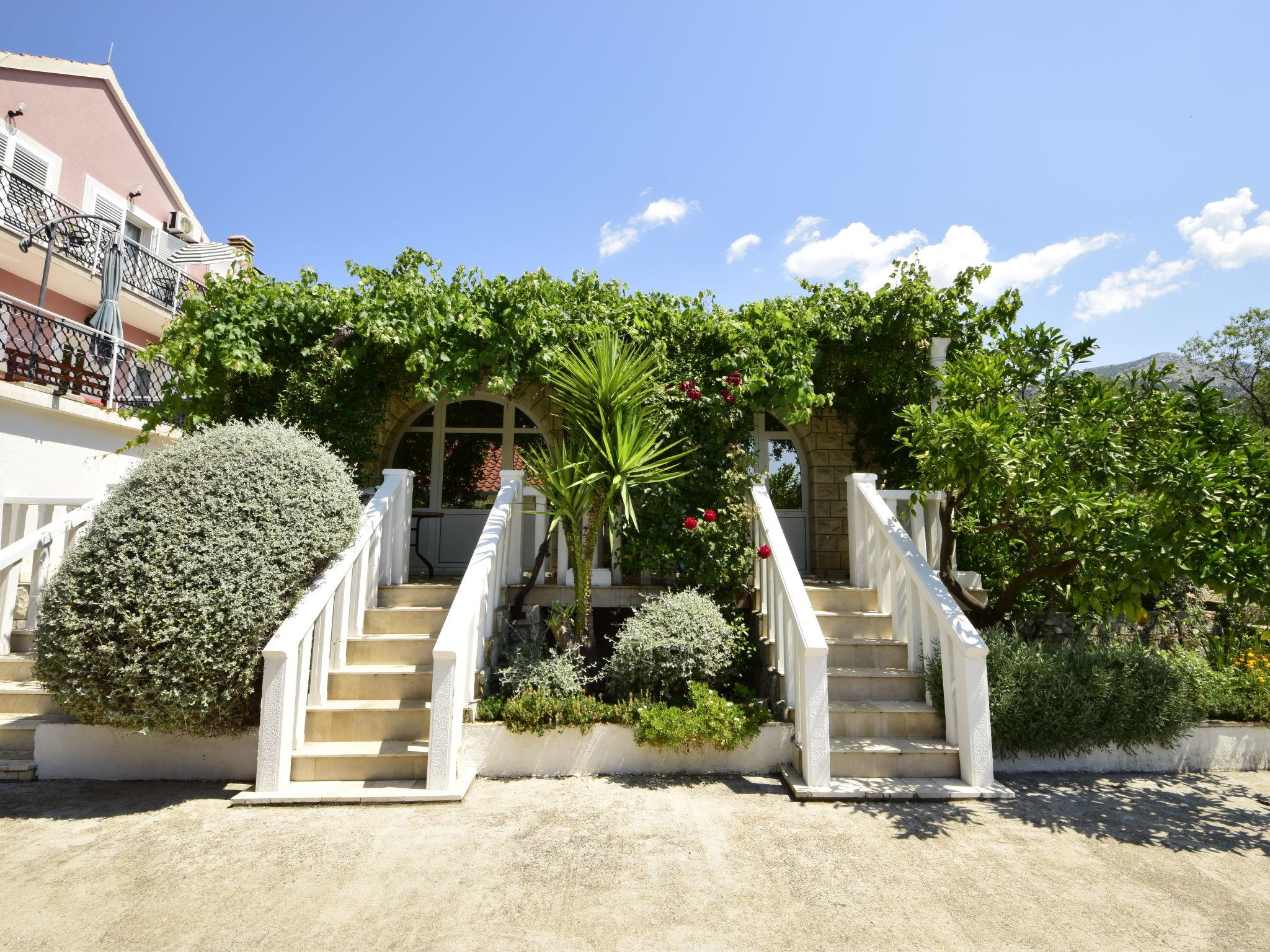 Foto 5 - Casa de 1 quarto em Orebić com piscina e vistas do mar