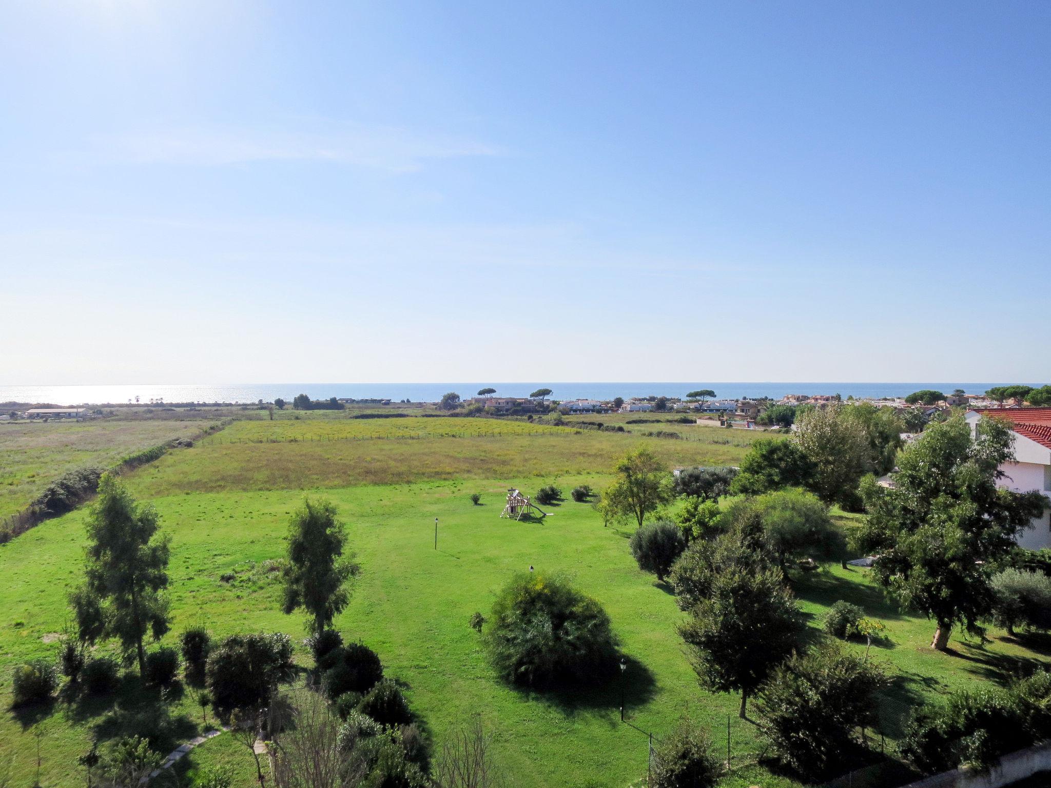 Photo 20 - Appartement de 2 chambres à Cerveteri avec jardin et vues à la mer