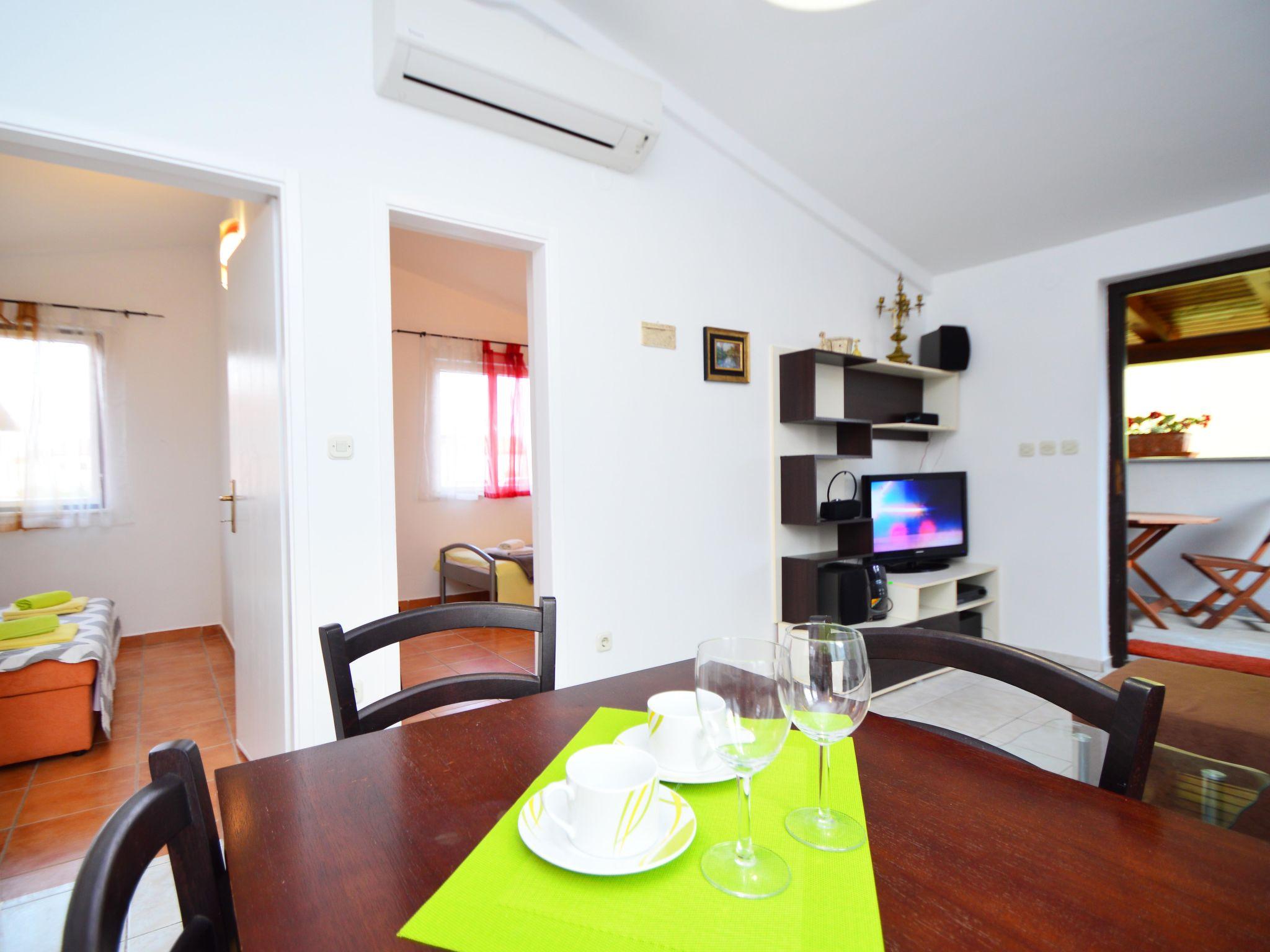 Photo 6 - 2 bedroom Apartment in Tribunj with swimming pool and terrace