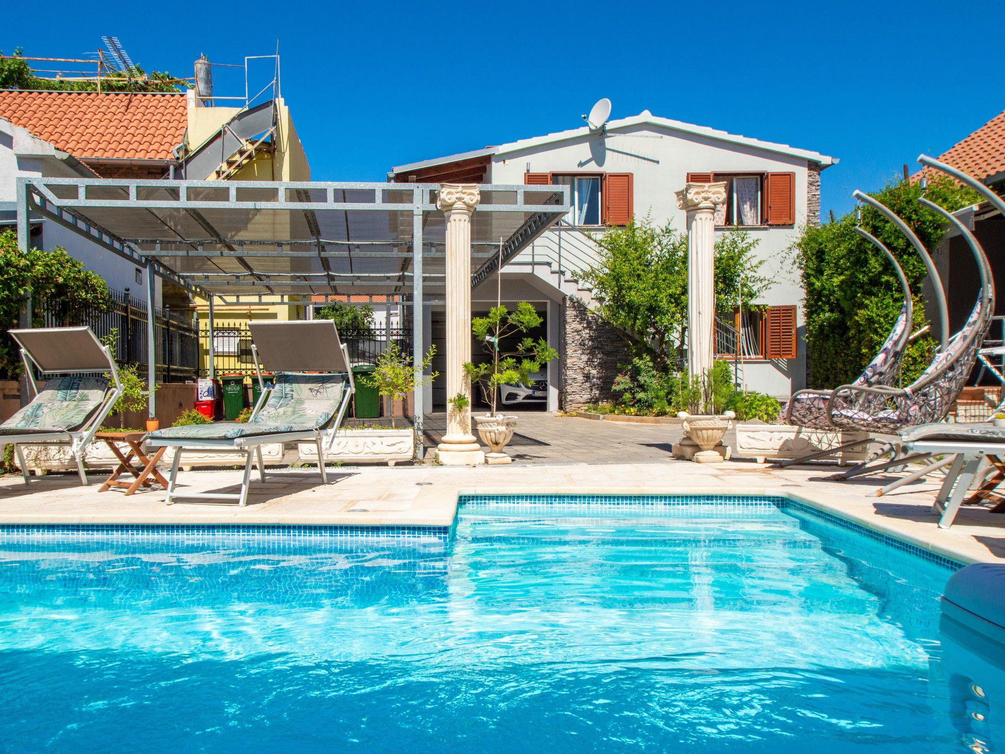 Foto 1 - Appartamento con 2 camere da letto a Tribunj con piscina e terrazza